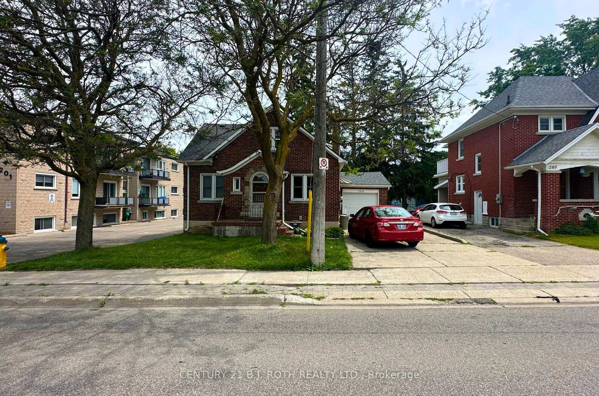 205-209 Erb Street W