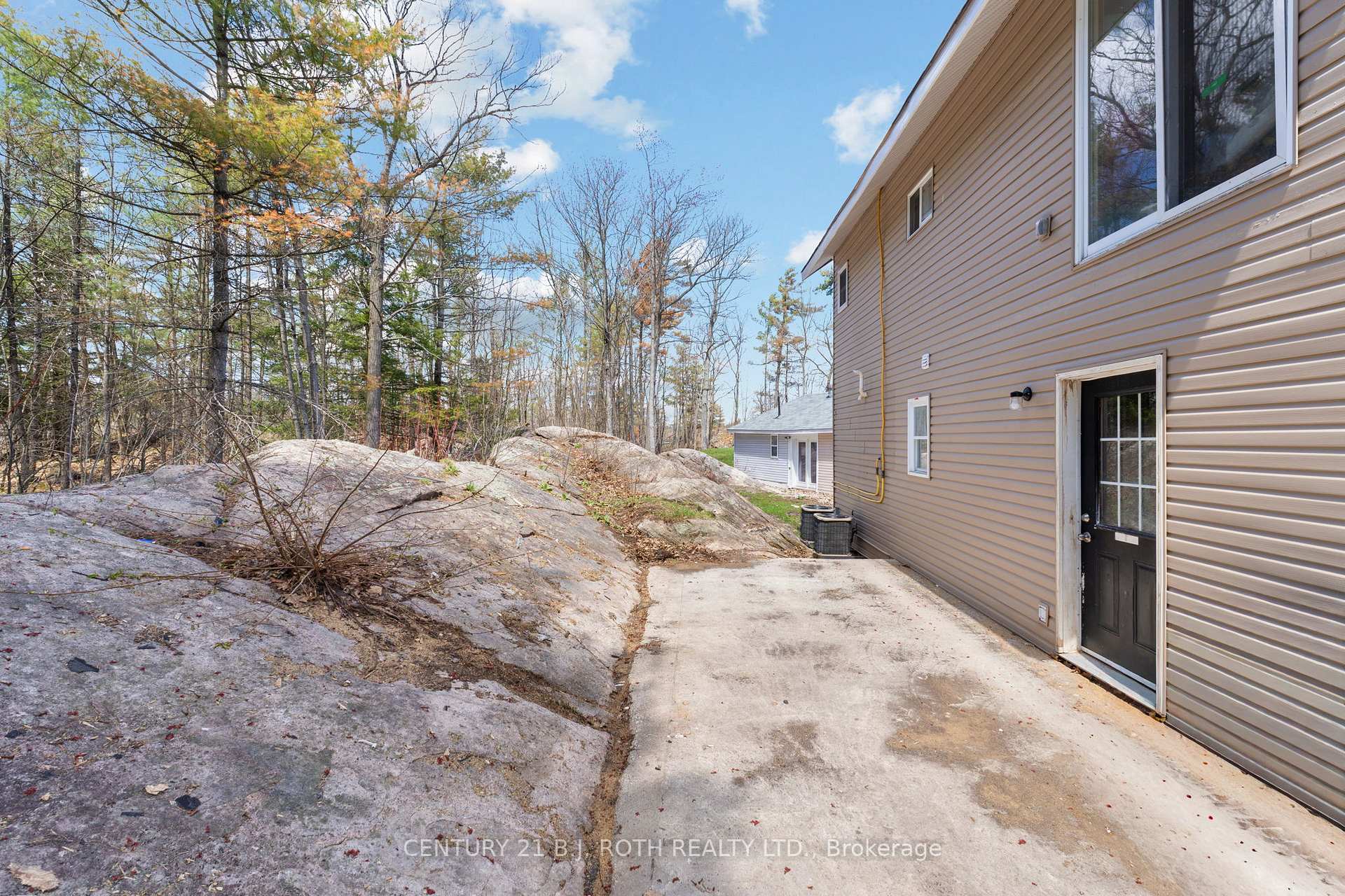 1411 Hwy 11 N/A S