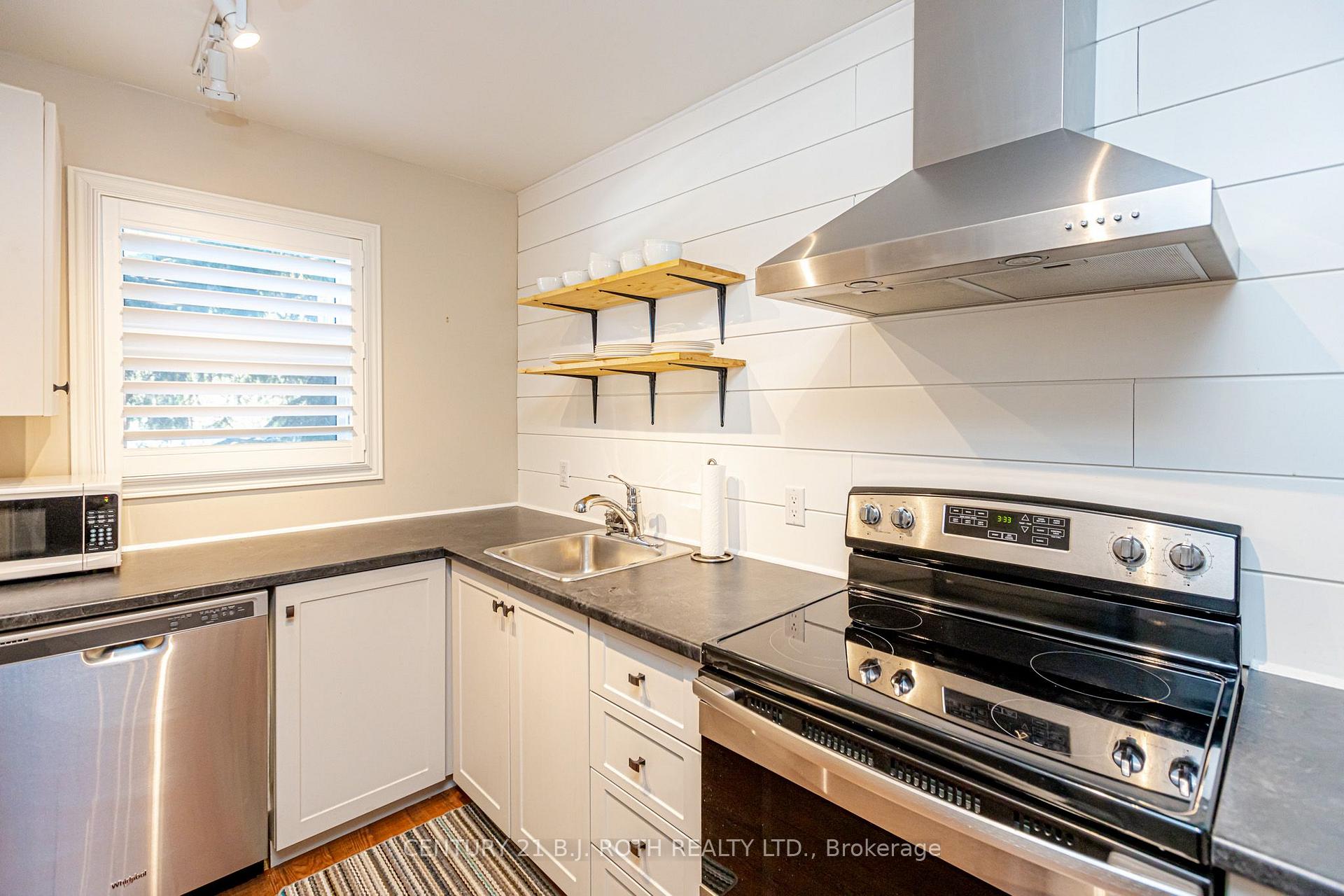 127 Alfred Street W 90
