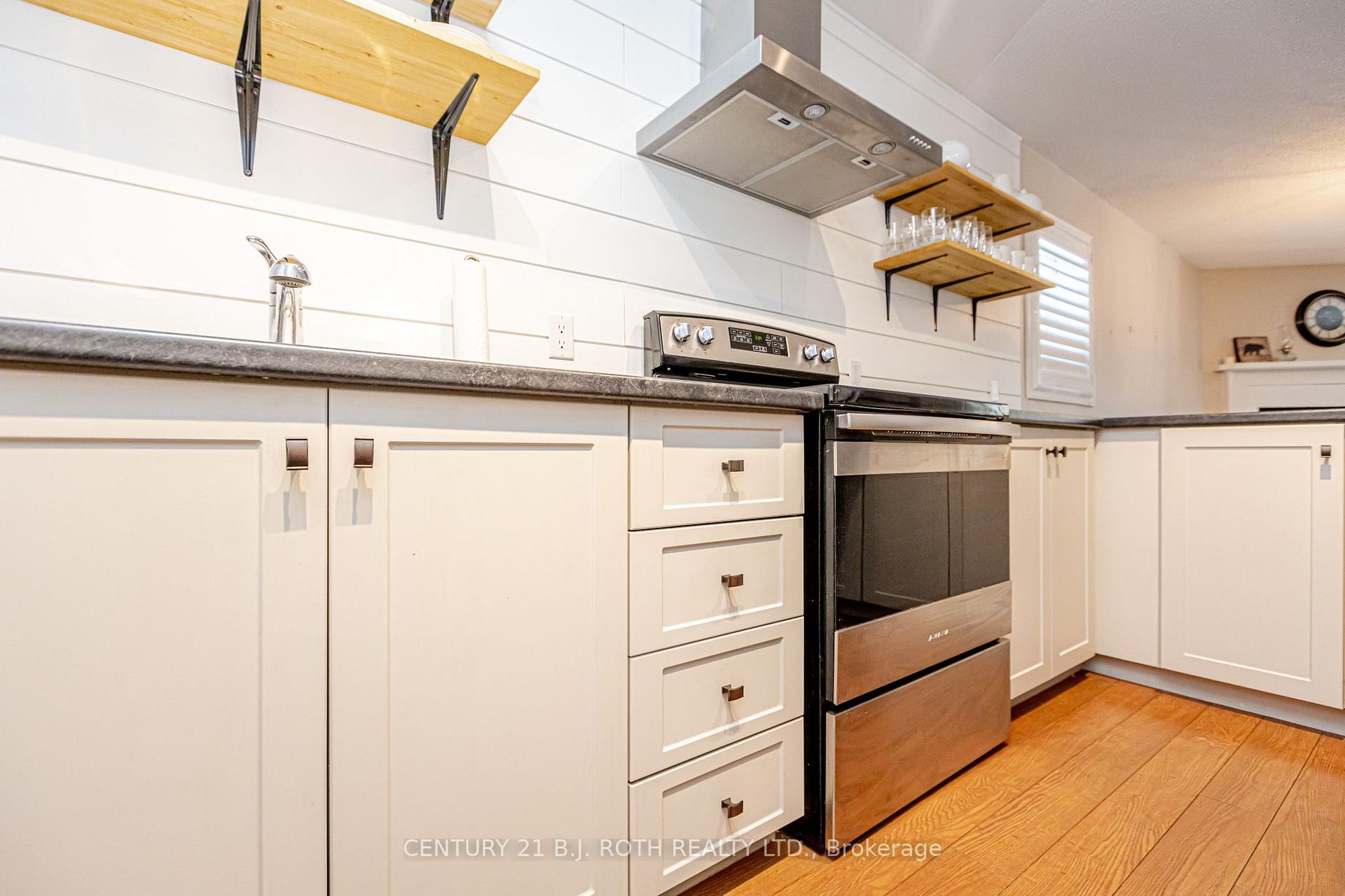 127 Alfred Street W 90