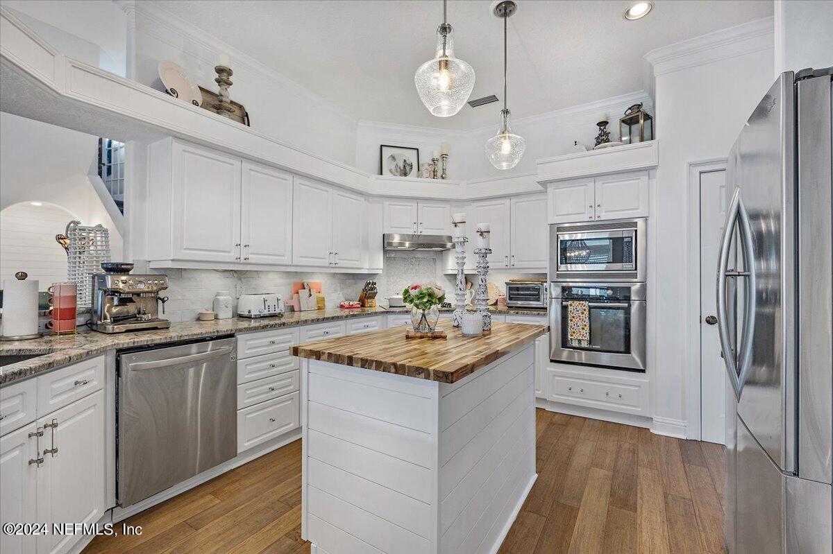 1217 EDGEWATER Drive