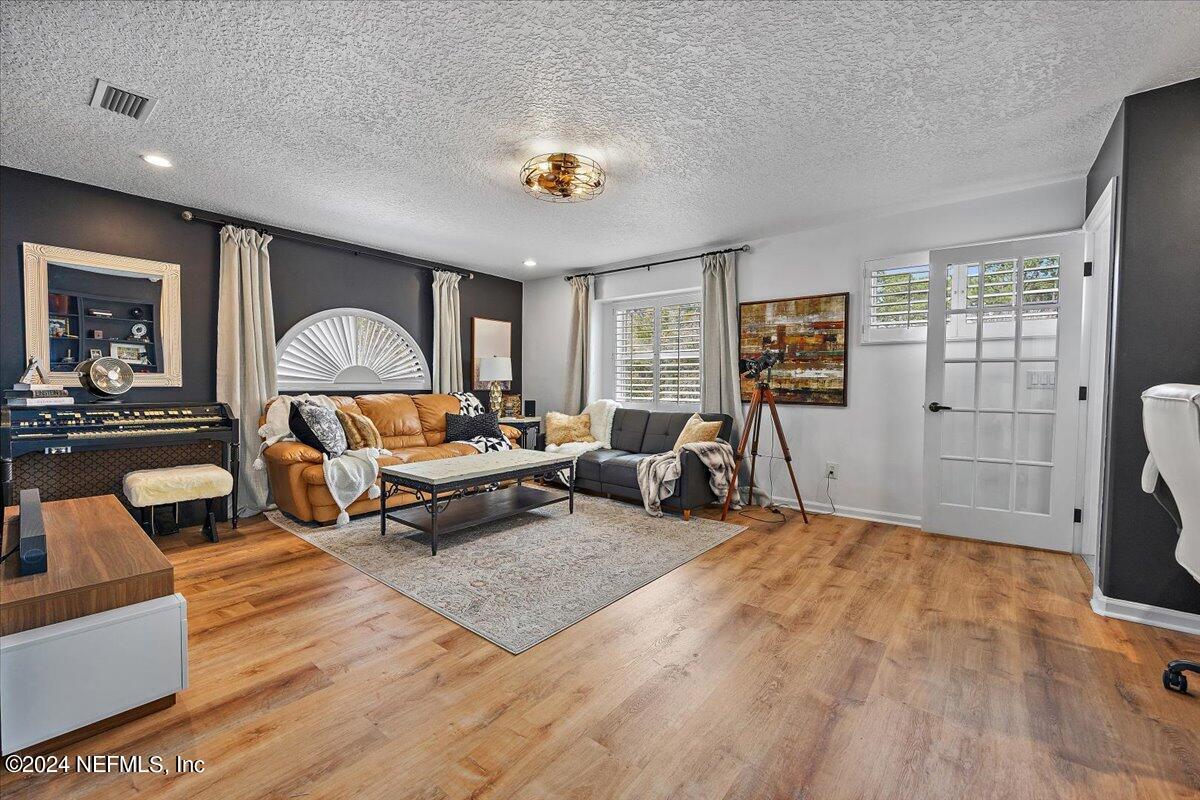 1217 EDGEWATER Drive