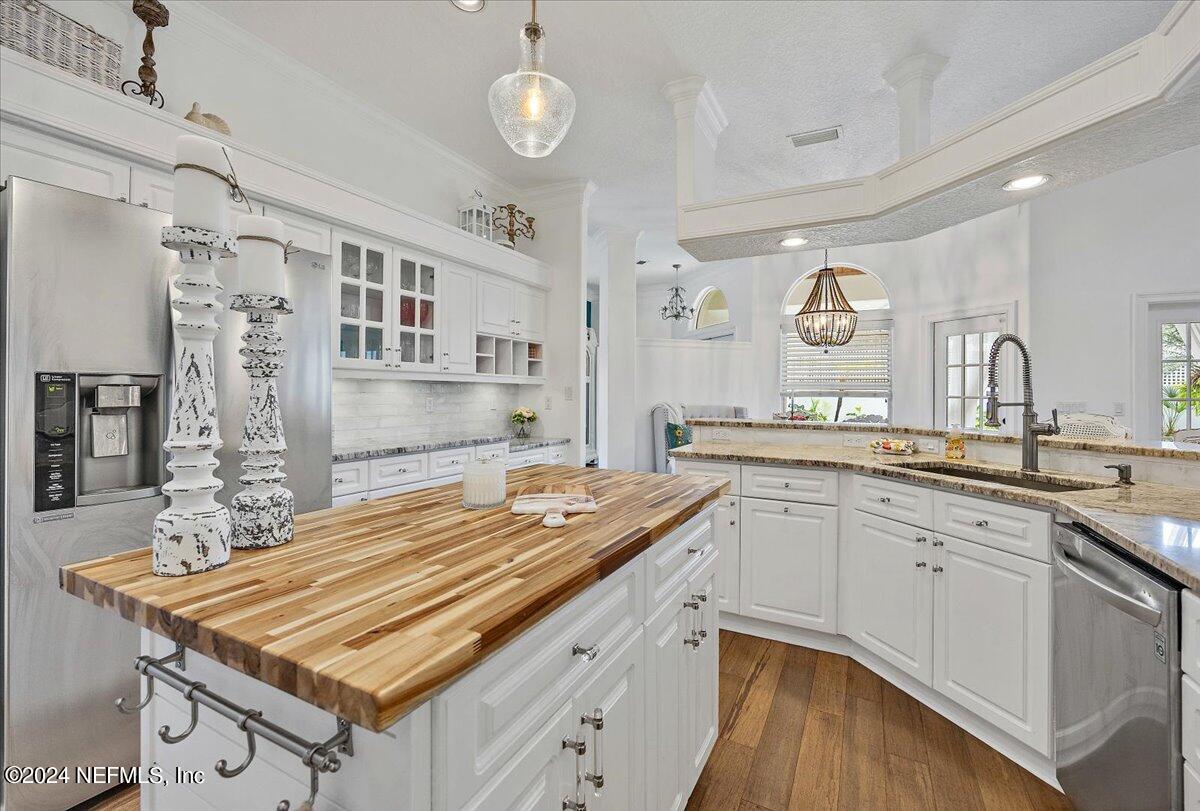 1217 EDGEWATER Drive