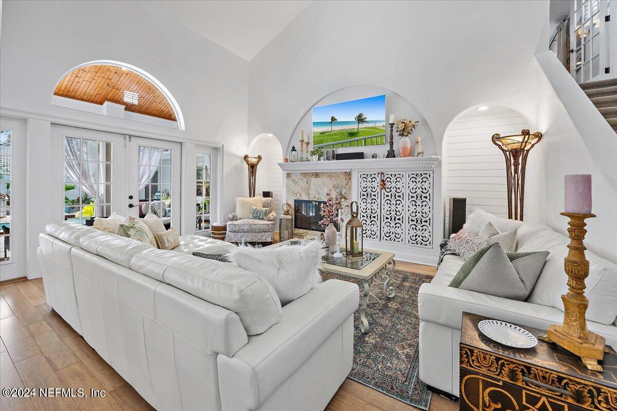 1217 EDGEWATER Drive