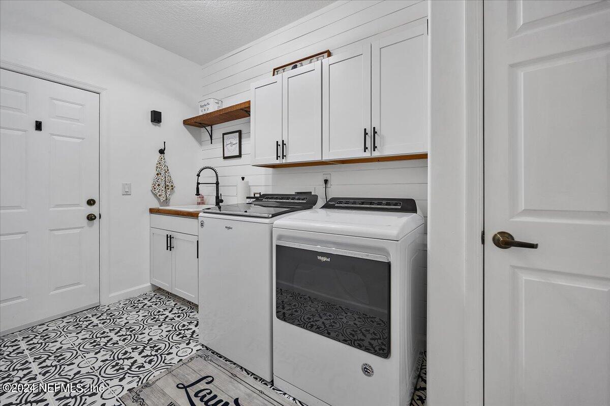 1217 EDGEWATER Drive