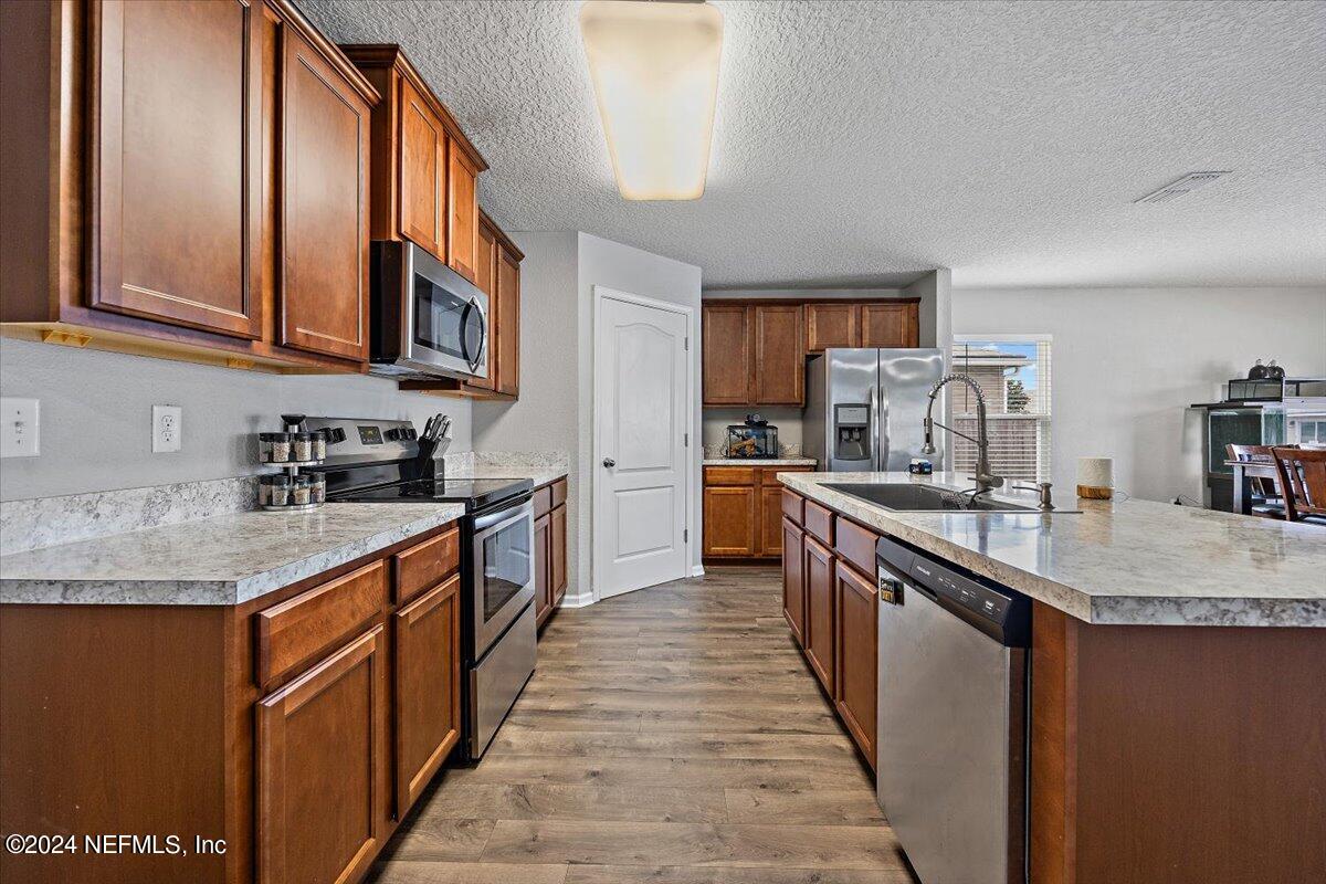 2101 PEBBLE POINT Drive