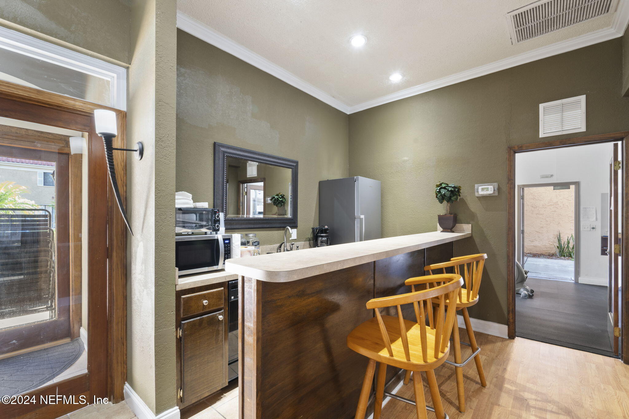 5811 ATLANTIC Boulevard, 117