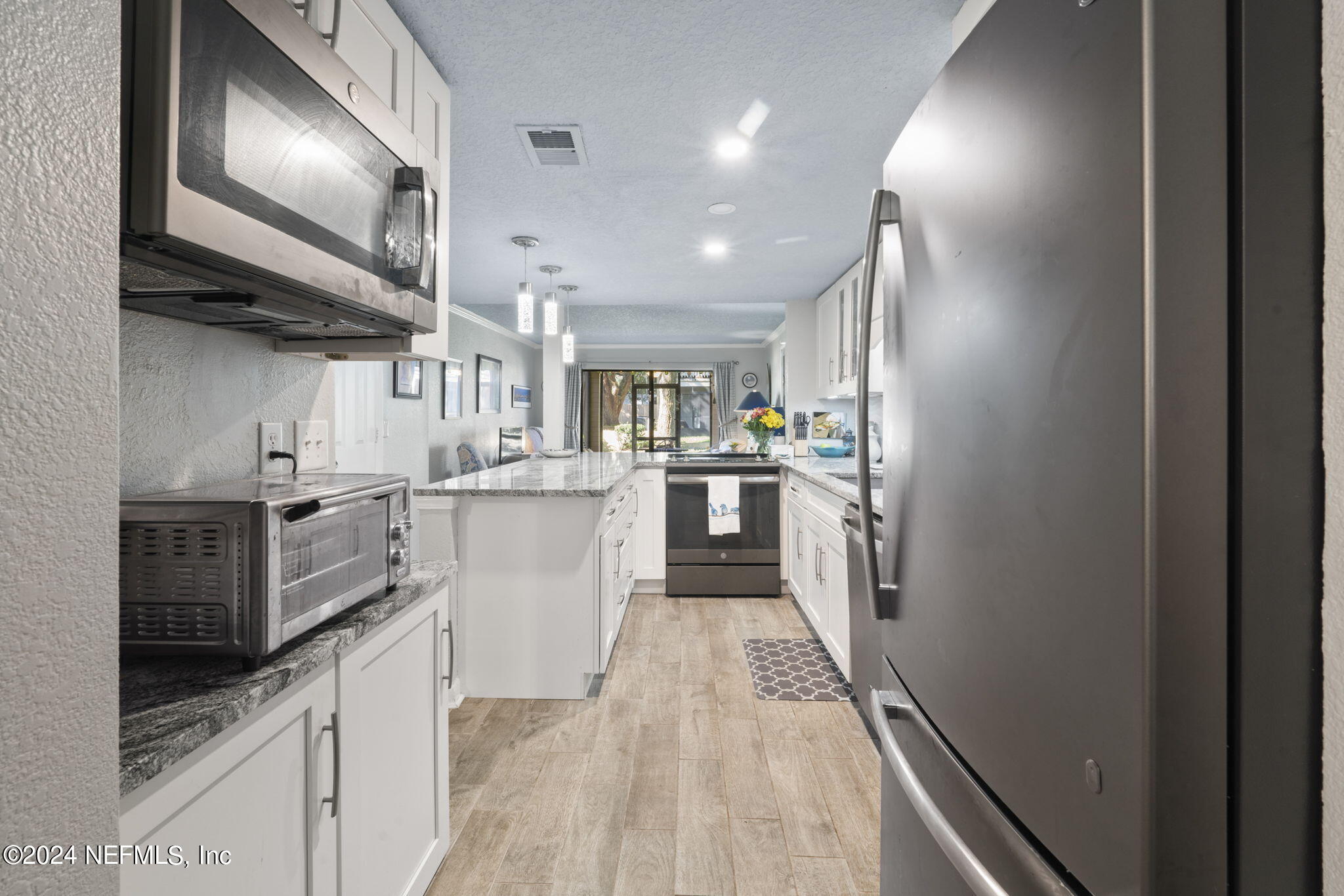 5811 ATLANTIC Boulevard, 117