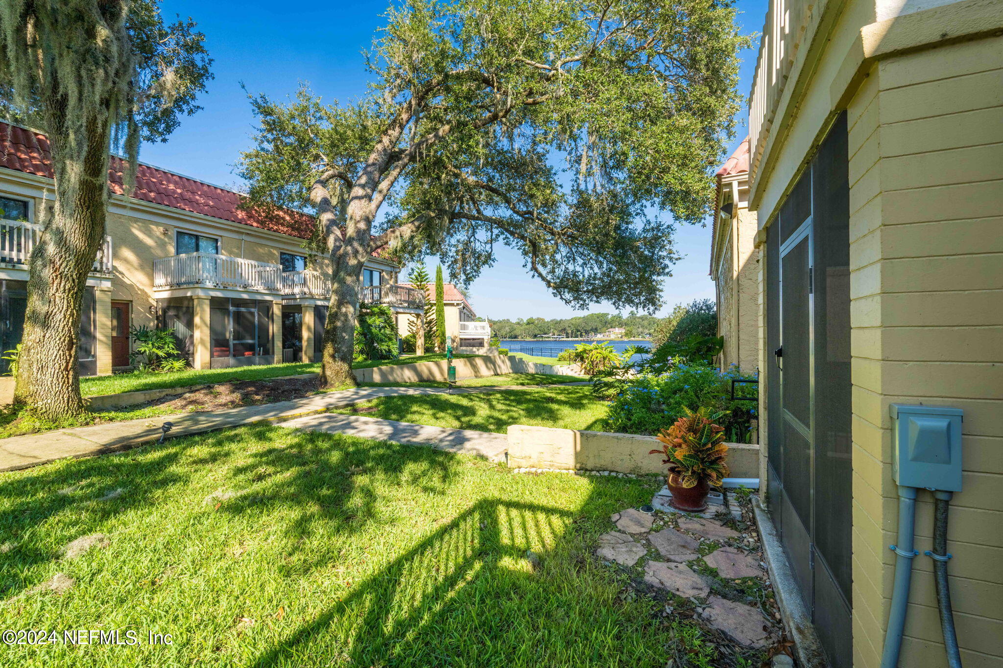 5811 ATLANTIC Boulevard, 117