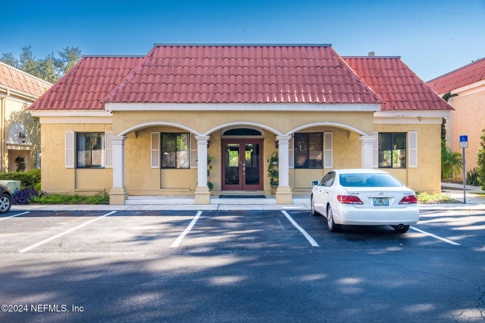 5811 ATLANTIC Boulevard, 117