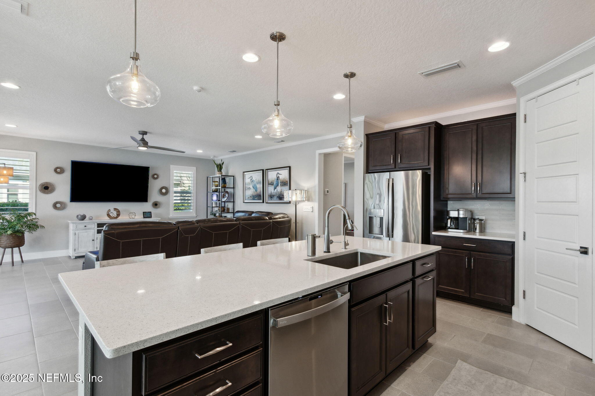 85377 FALL RIVER Parkway