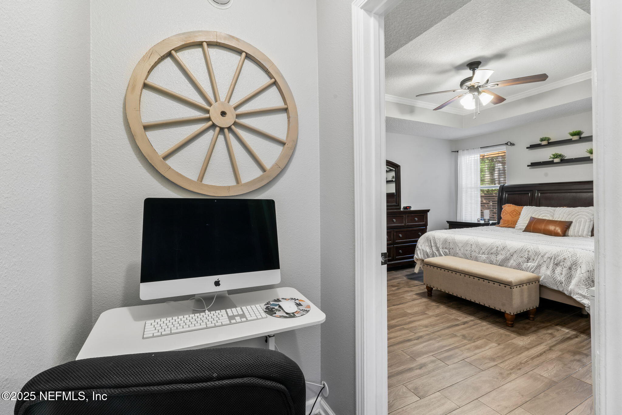 467 W NEW ENGLAND Drive