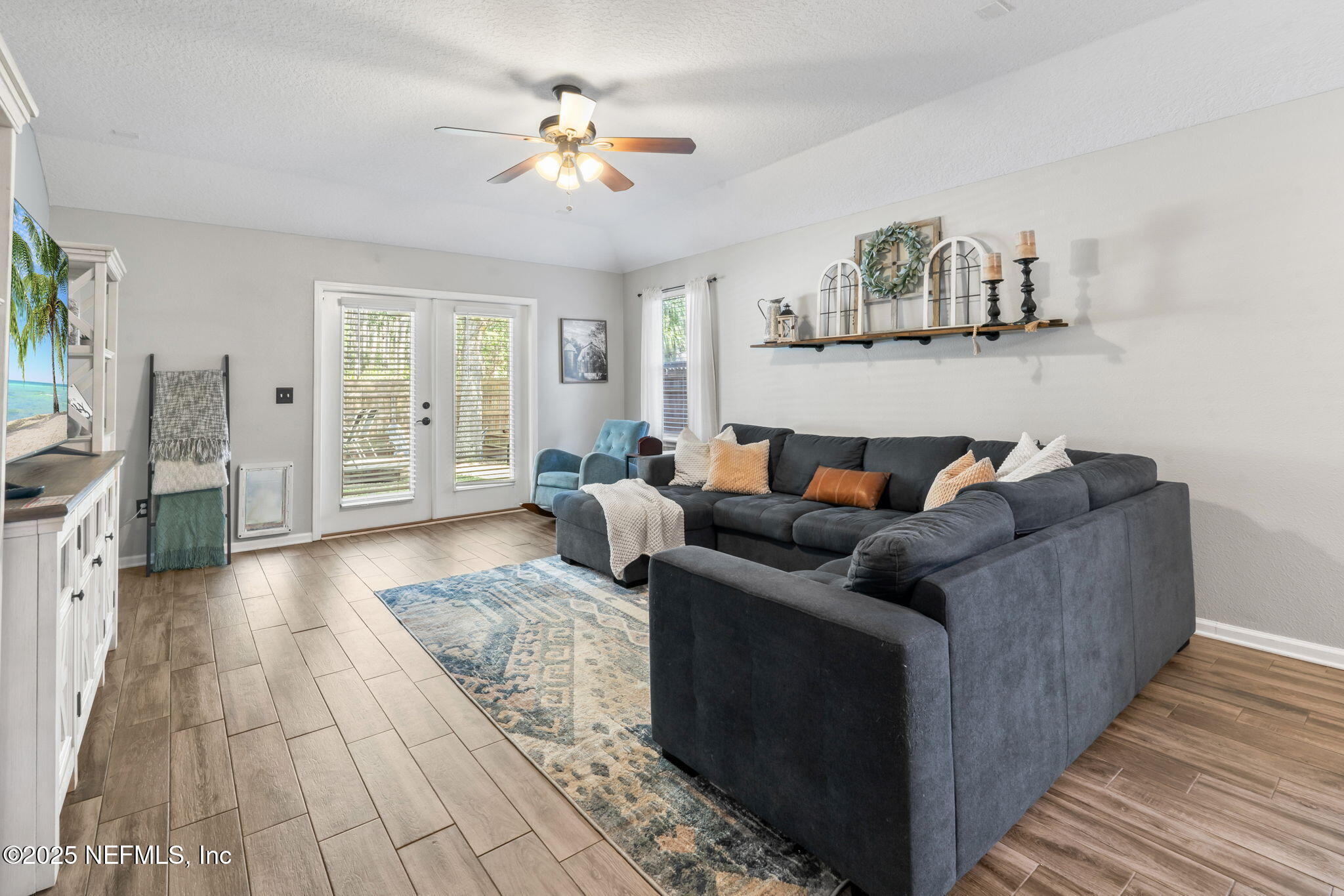 467 W NEW ENGLAND Drive