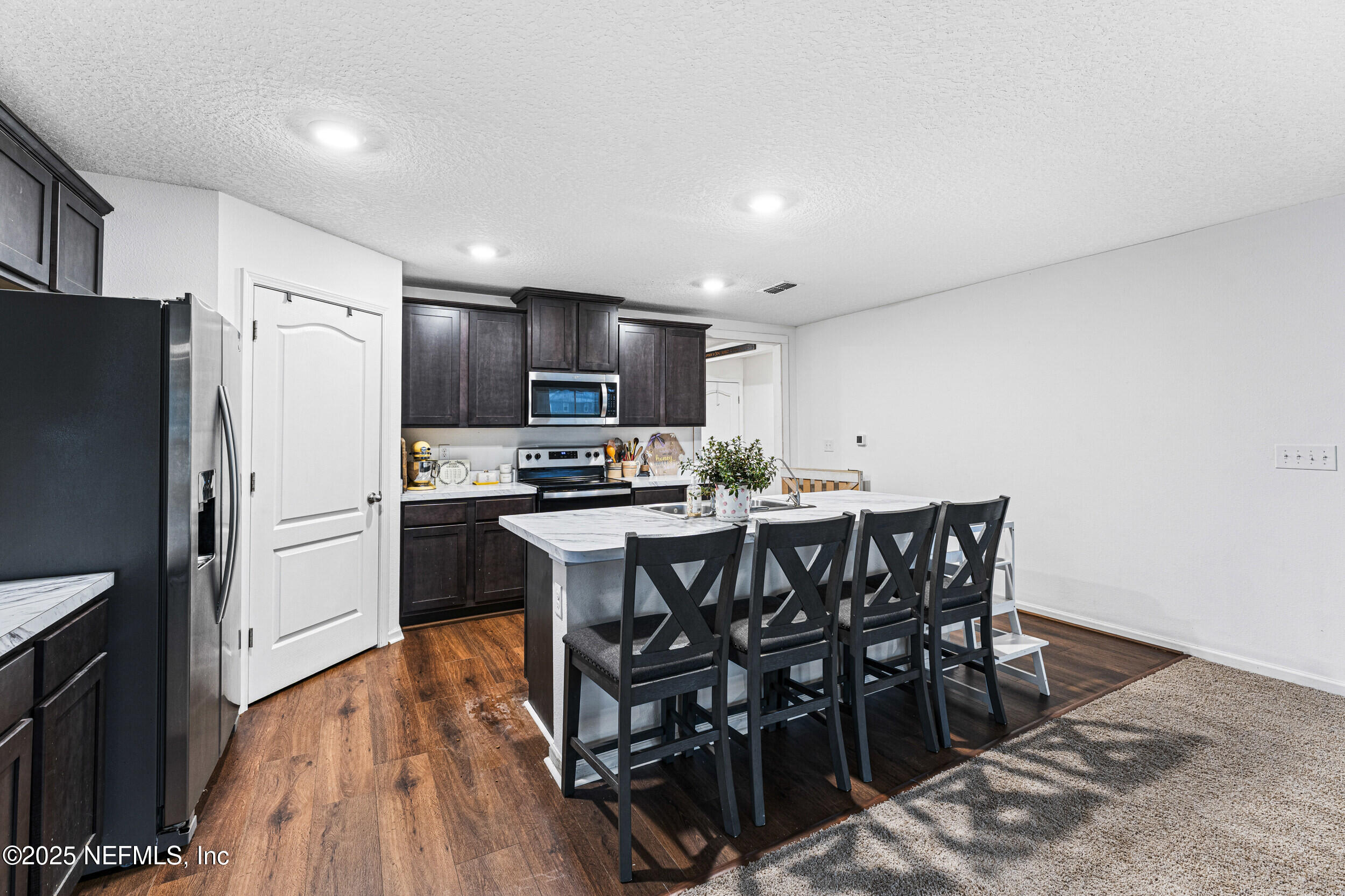 2513 BEACHVIEW Drive