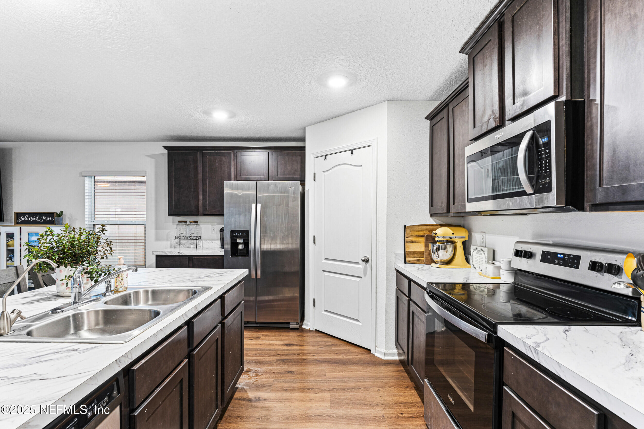 2513 BEACHVIEW Drive