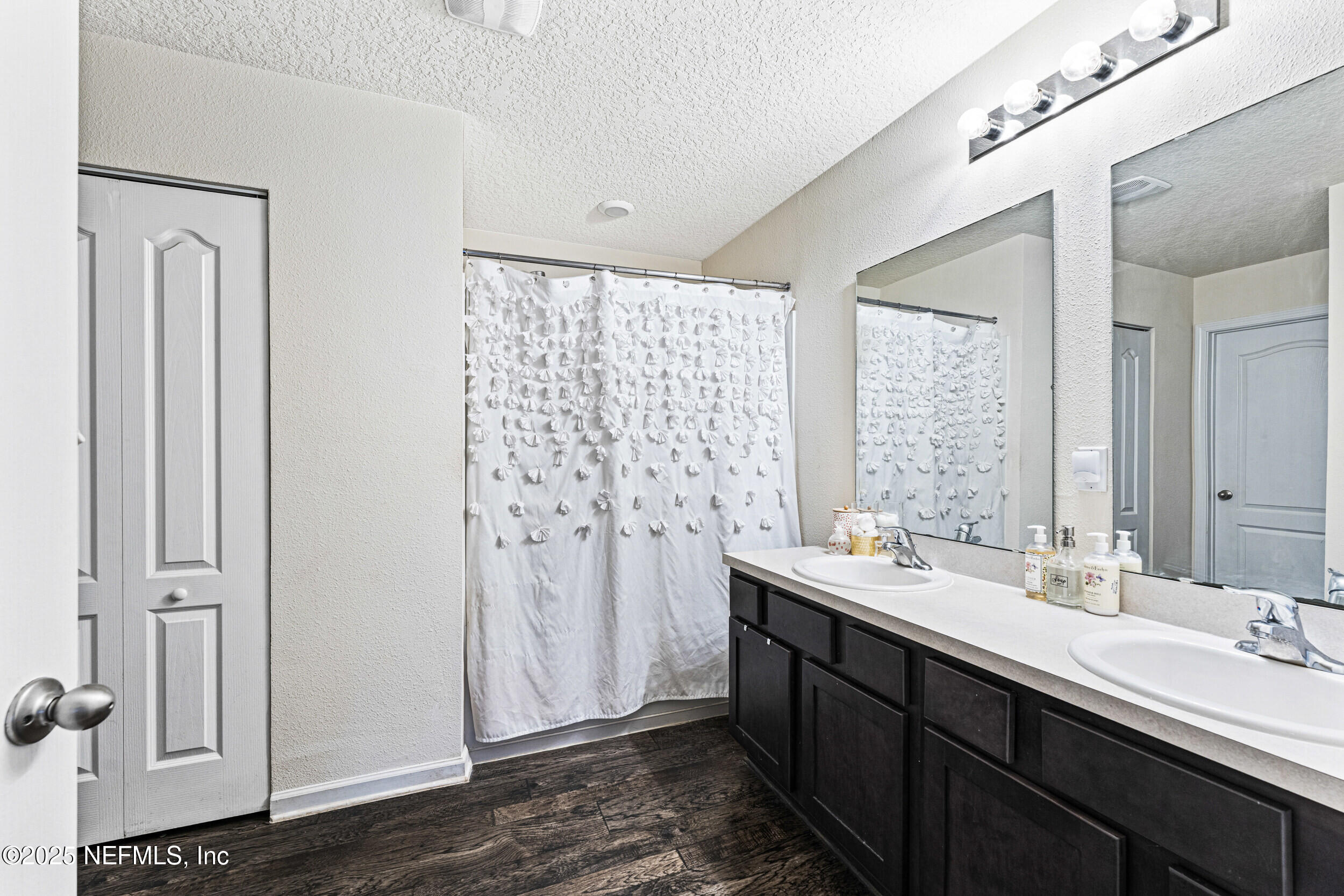 2513 BEACHVIEW Drive