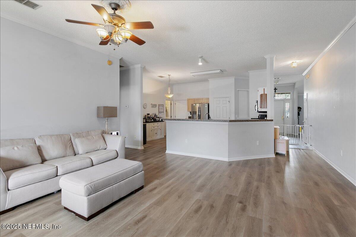 2450 BENTWATER Drive W