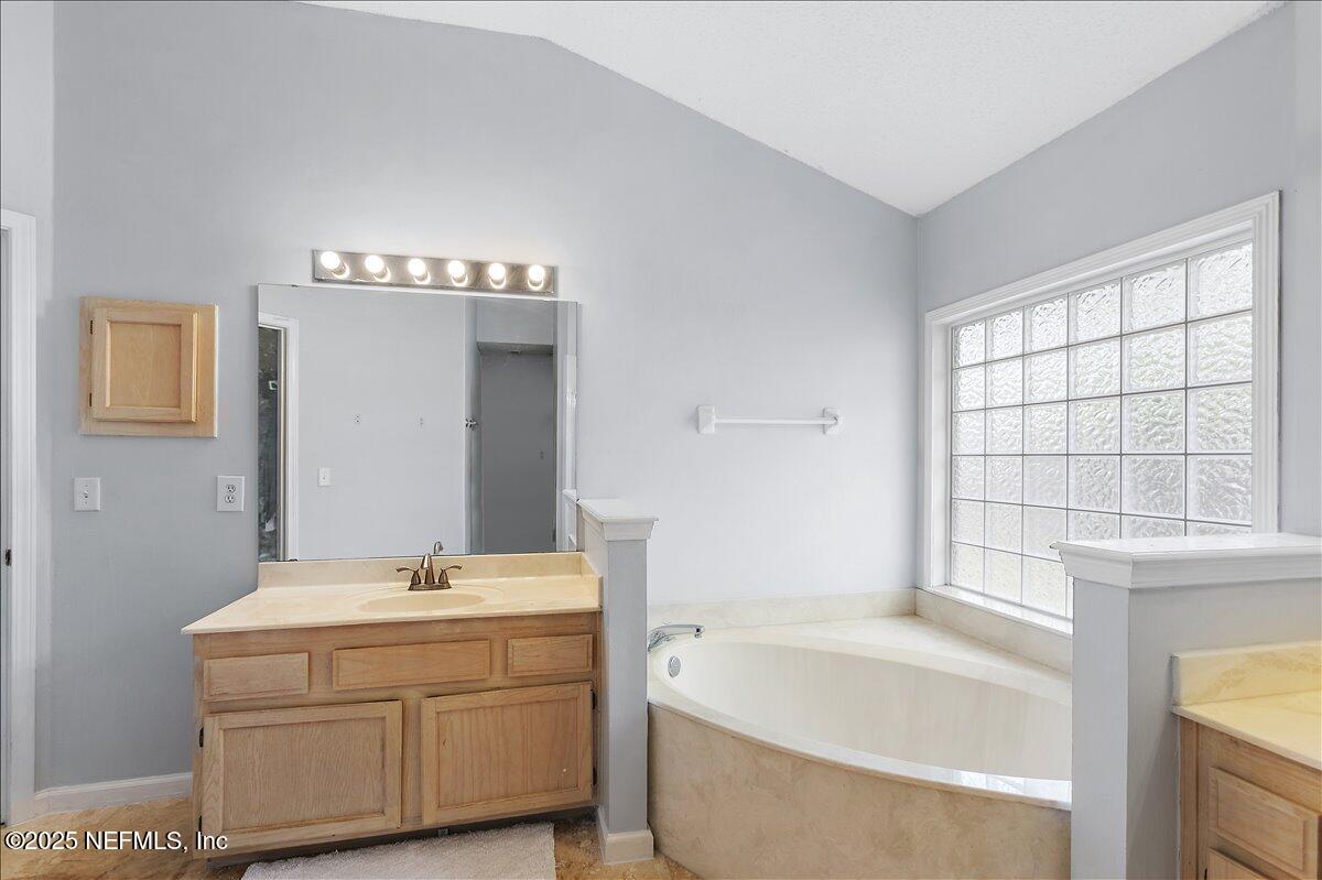 2450 BENTWATER Drive W