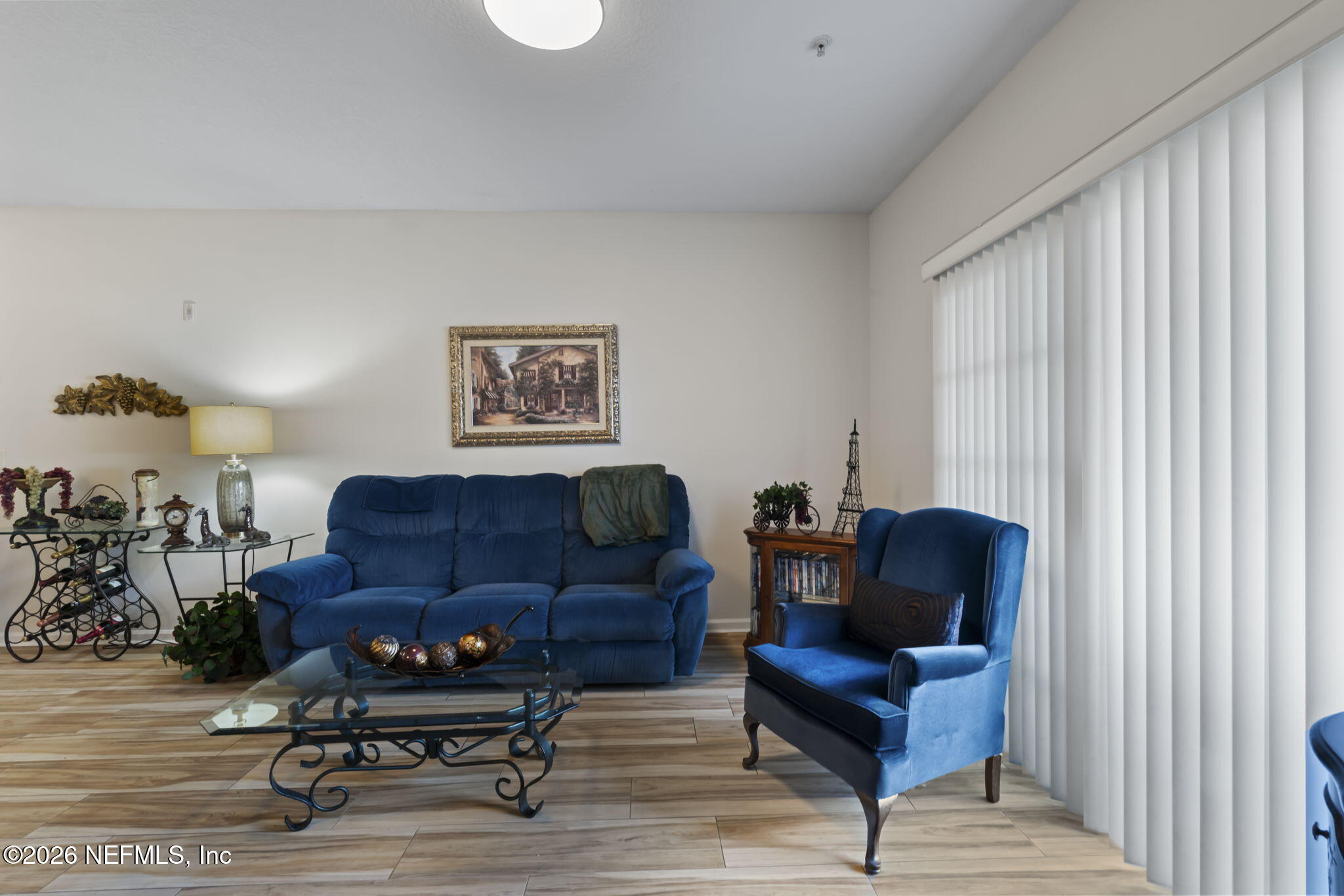 8218 GREEN PARROT Road 105