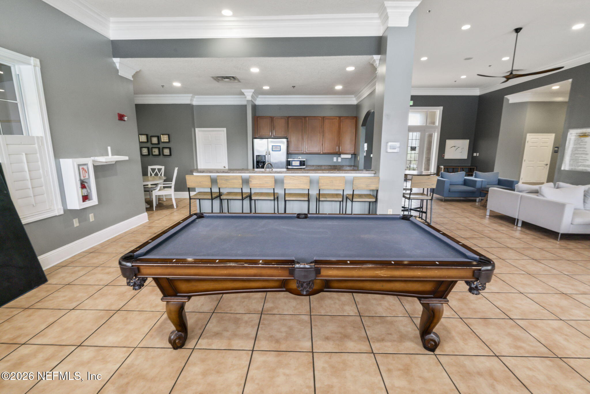 8218 GREEN PARROT Road 105