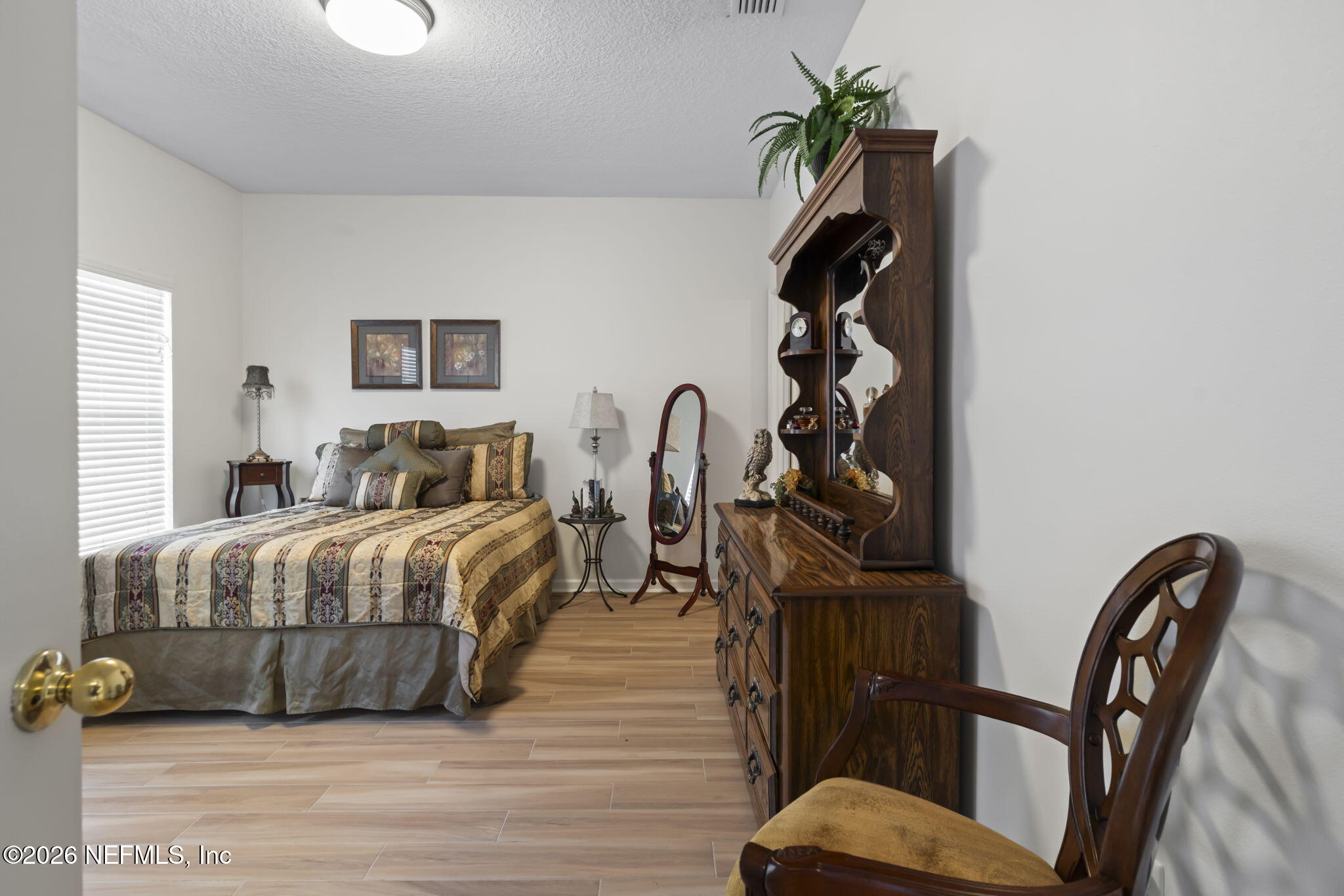 8218 GREEN PARROT Road 105