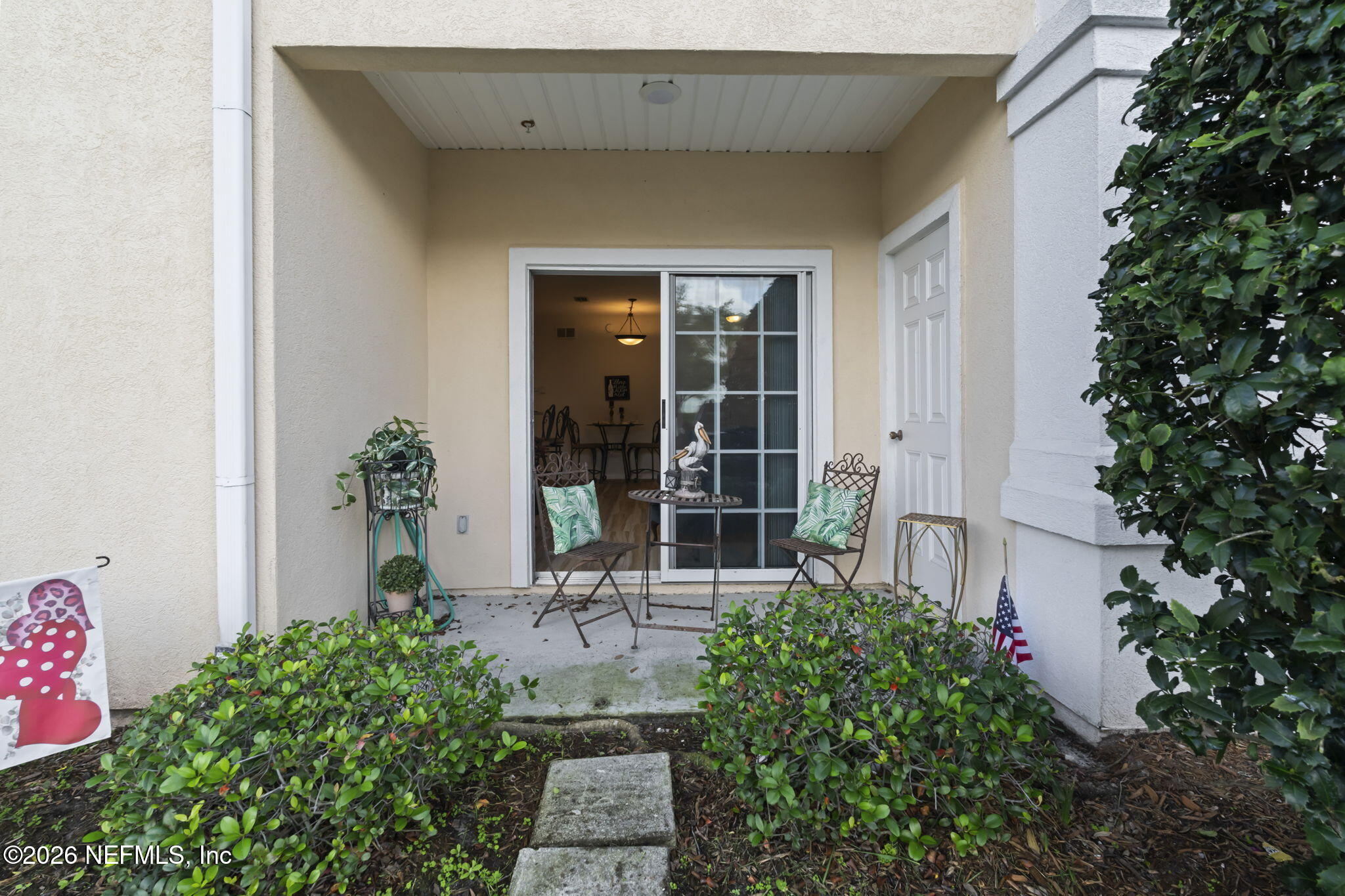 8218 GREEN PARROT Road 105