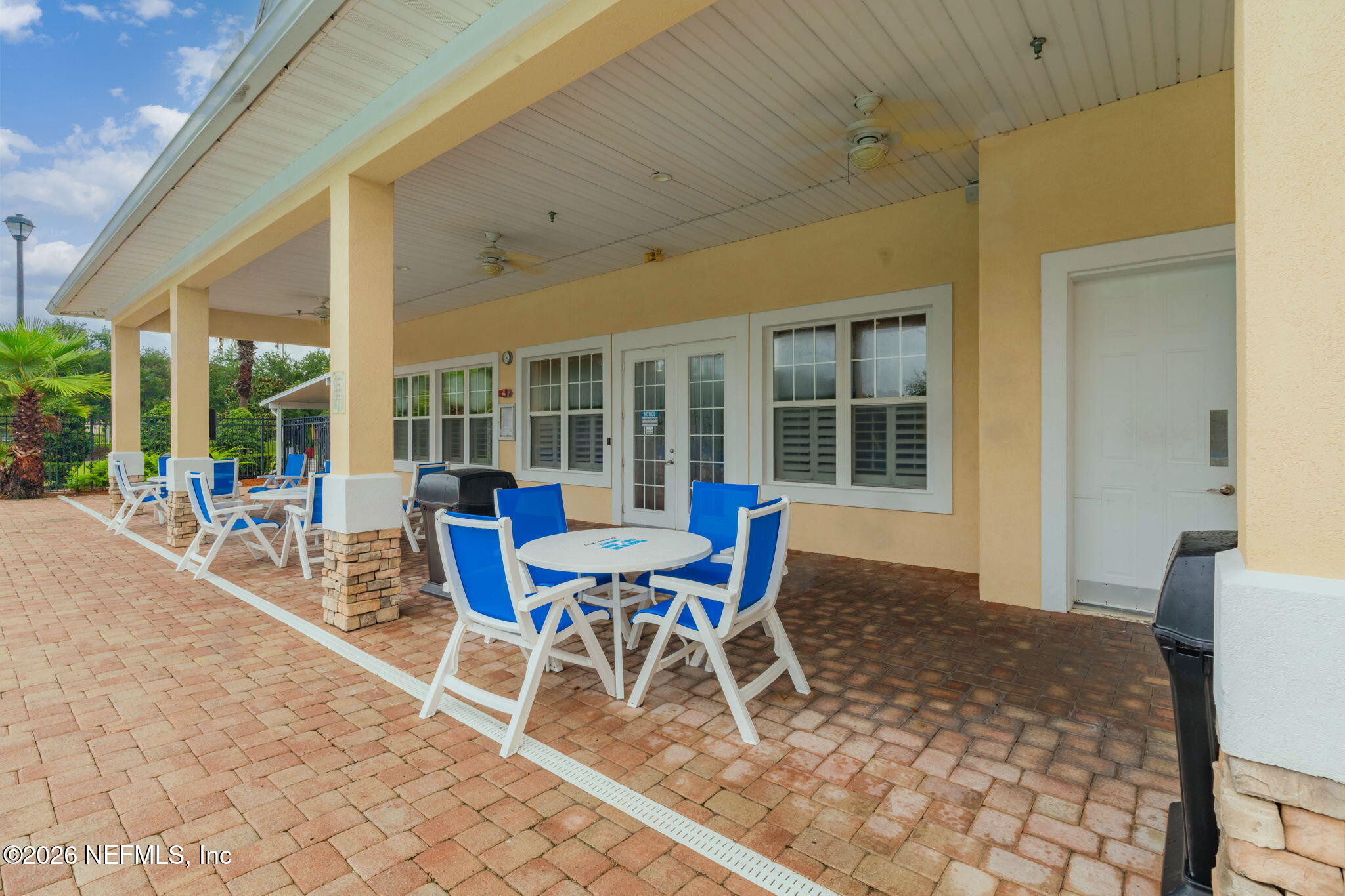 8218 GREEN PARROT Road 105