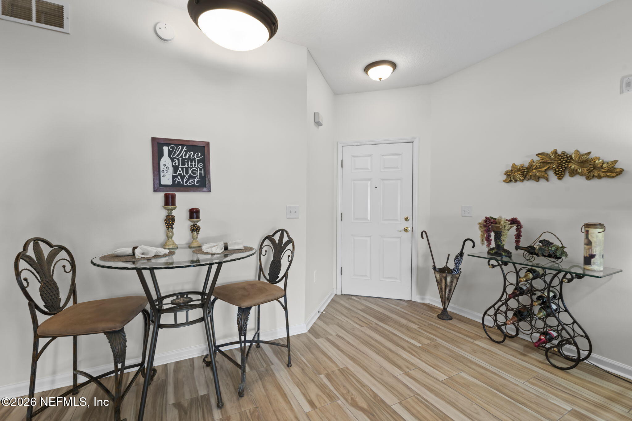 8218 GREEN PARROT Road 105