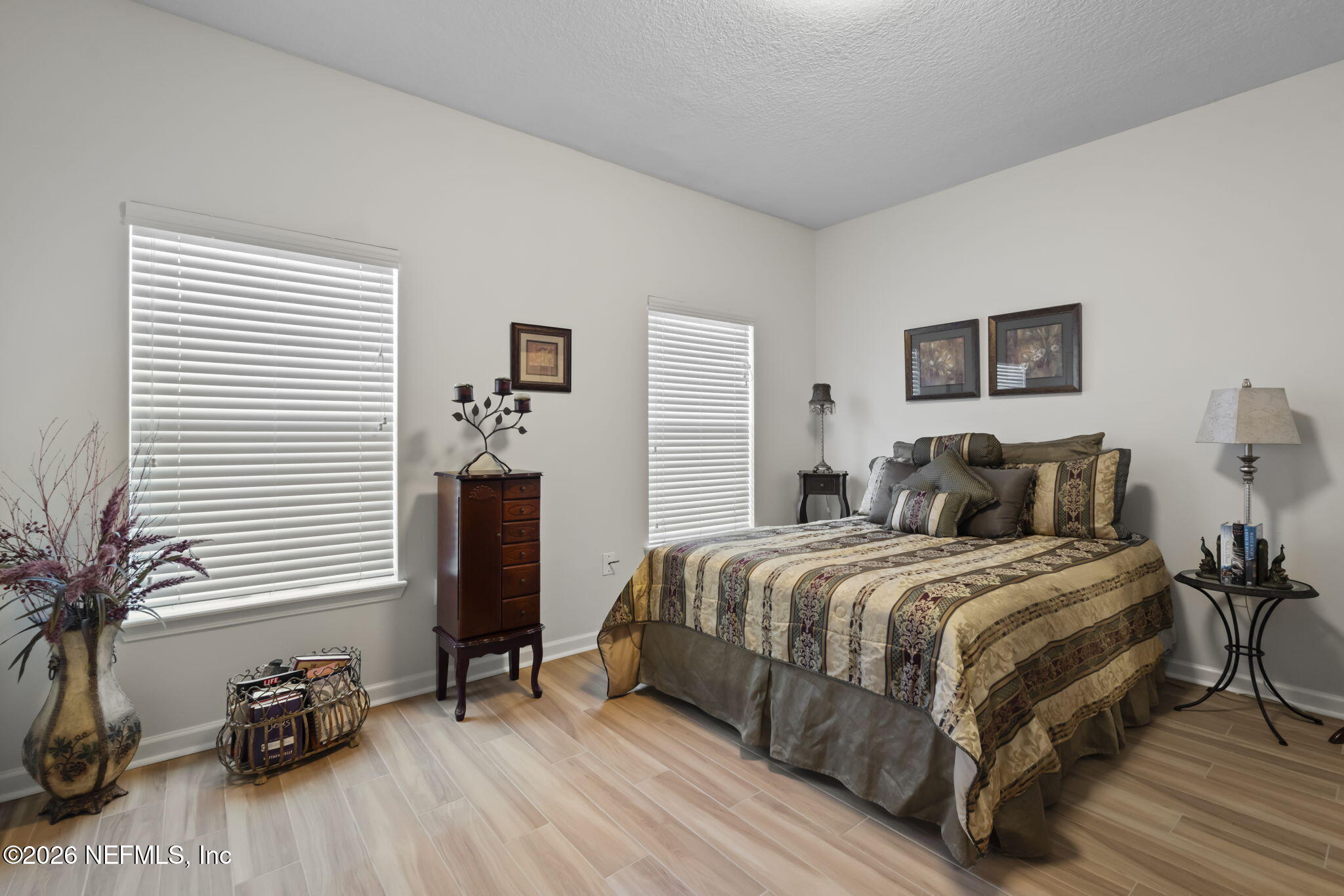 8218 GREEN PARROT Road 105