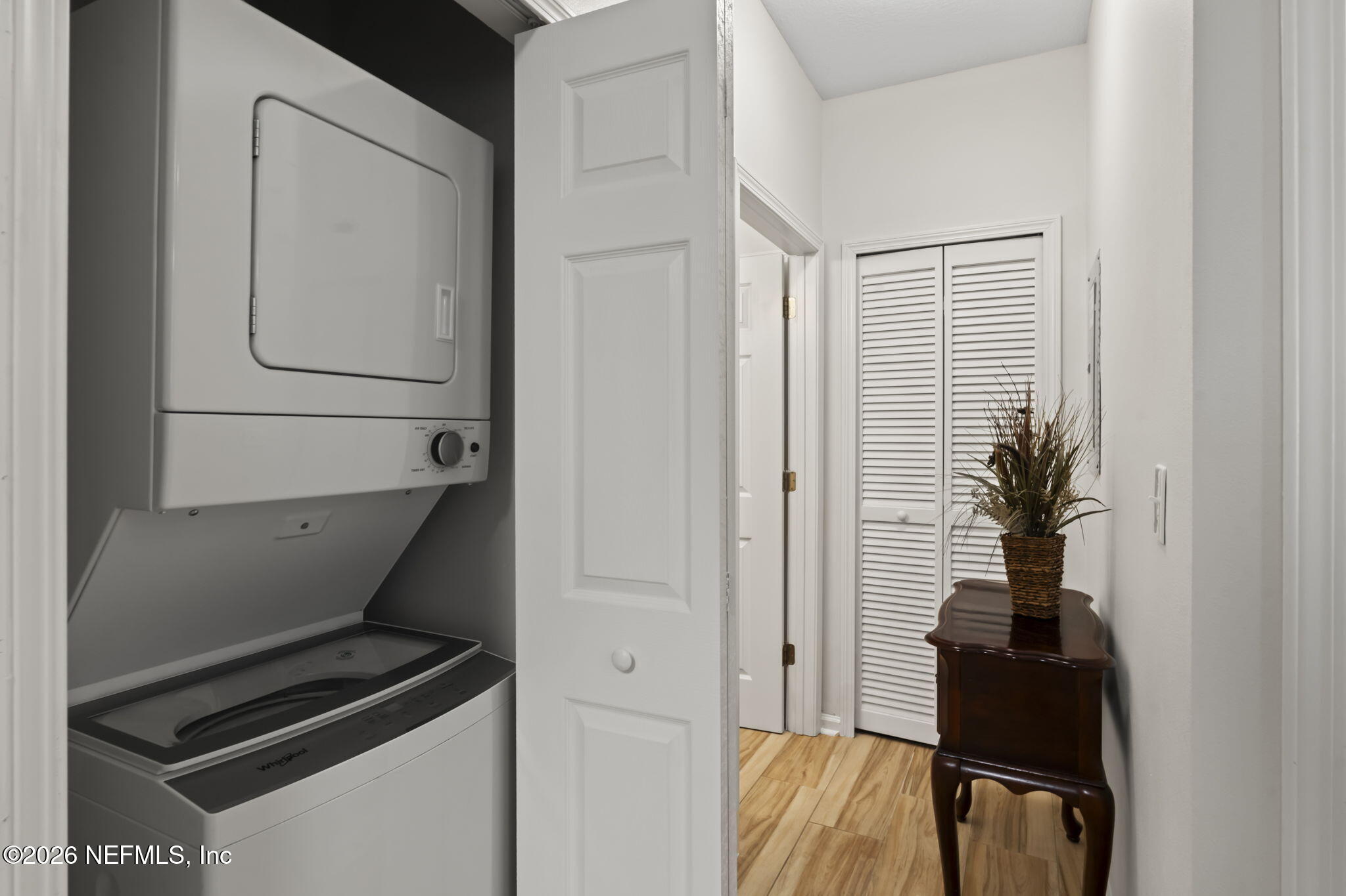 8218 GREEN PARROT Road 105