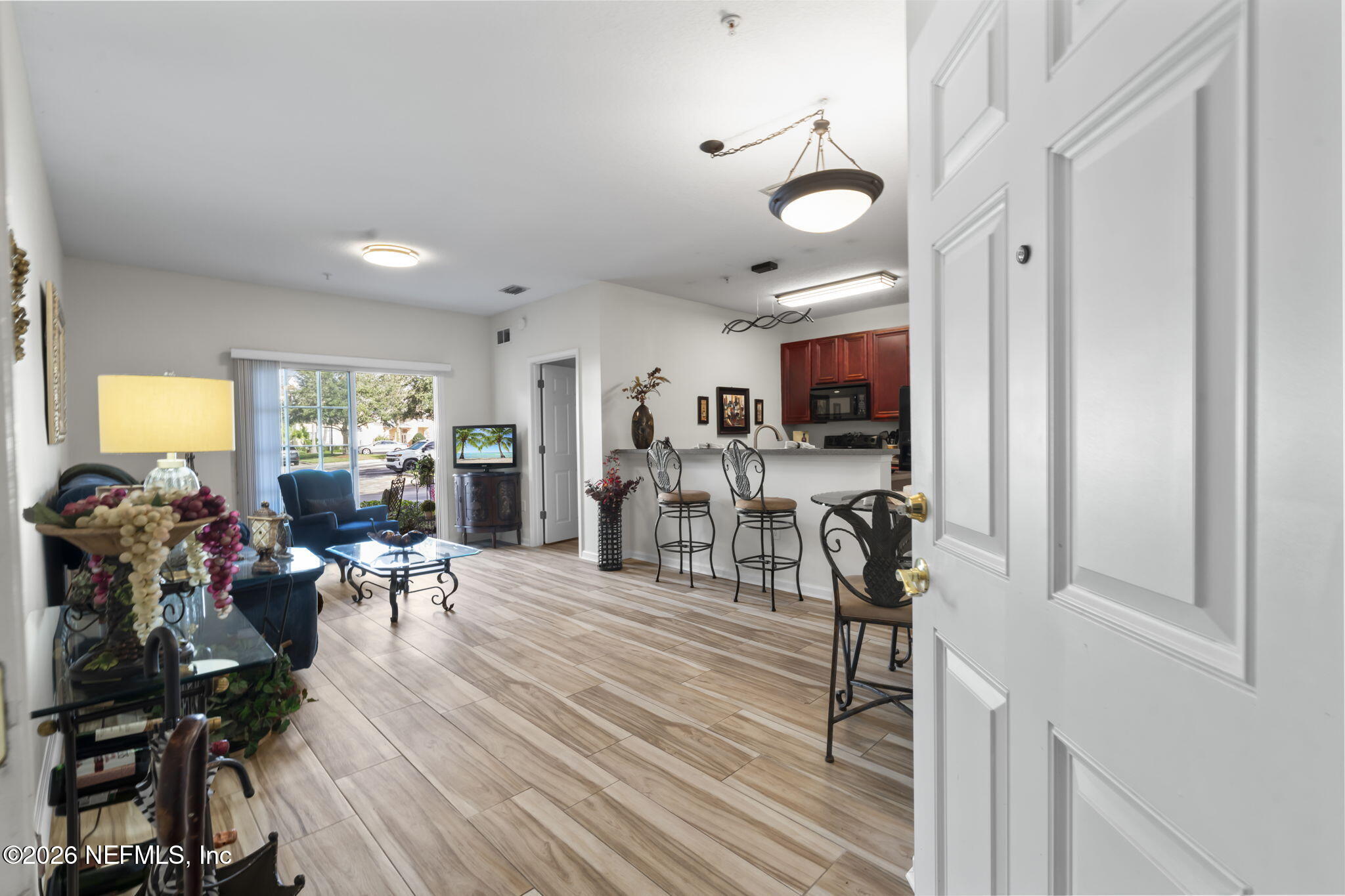 8218 GREEN PARROT Road 105