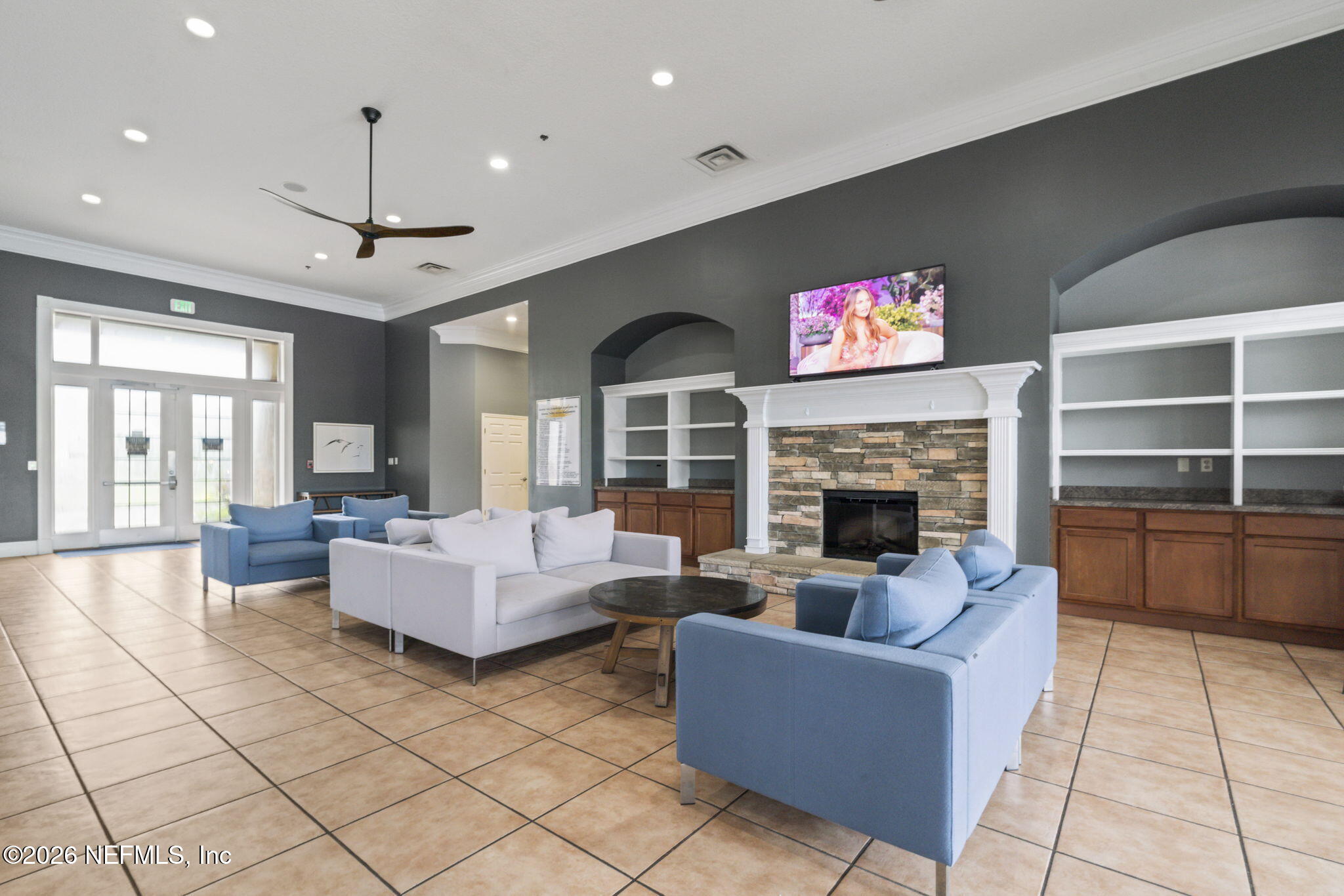 8218 GREEN PARROT Road 105