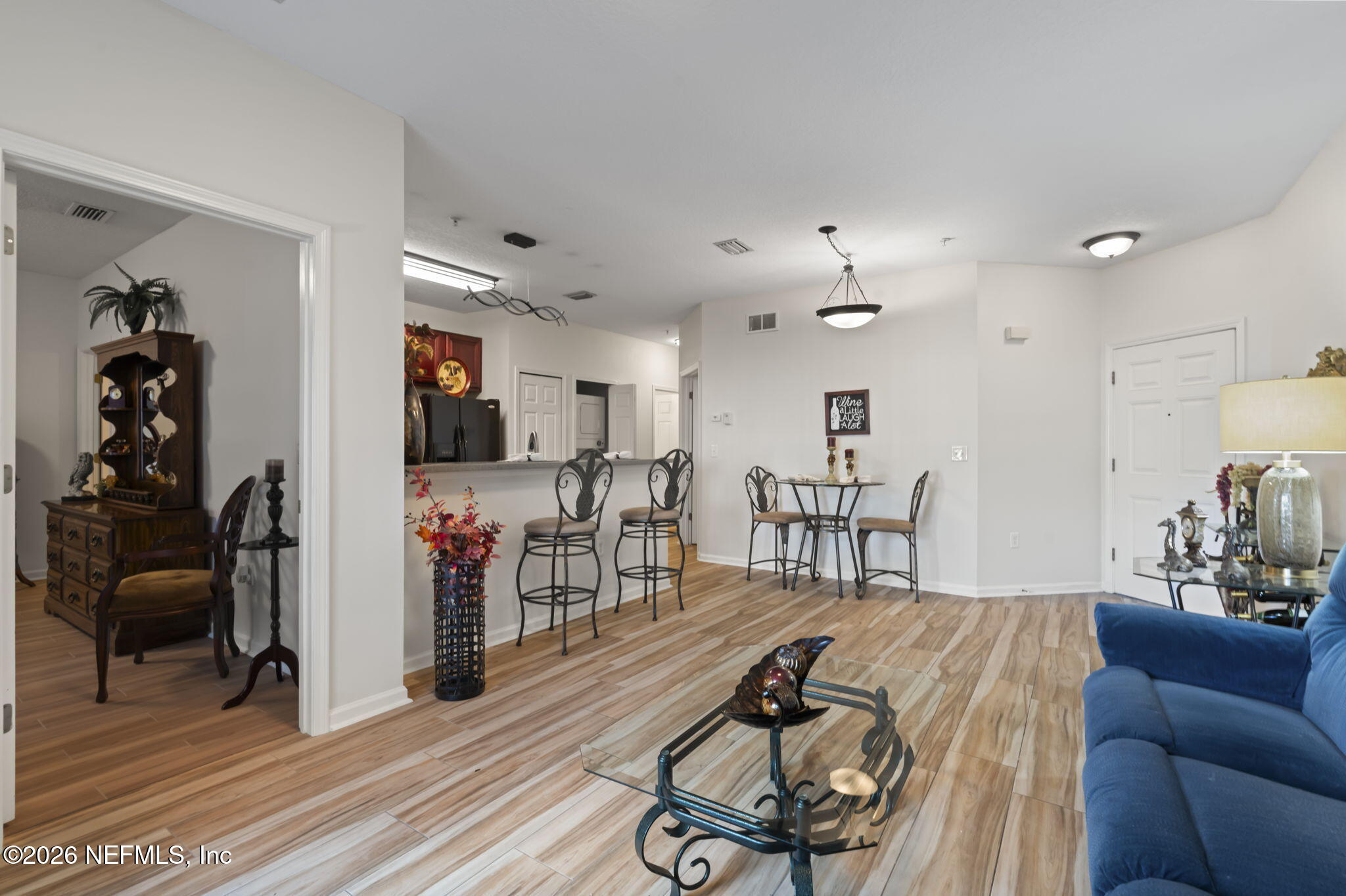 8218 GREEN PARROT Road 105