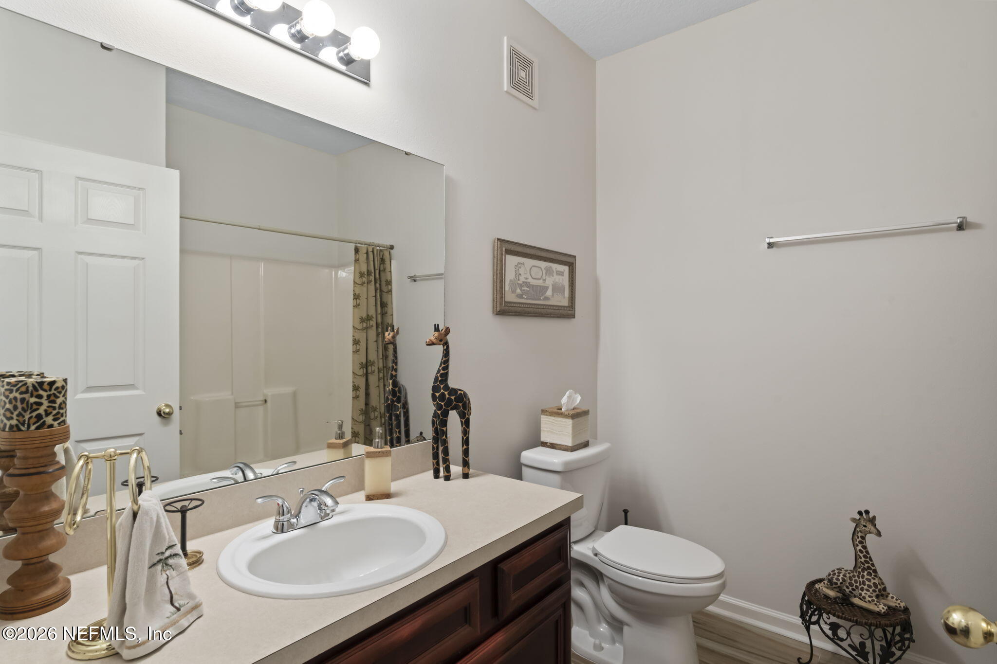 8218 GREEN PARROT Road 105