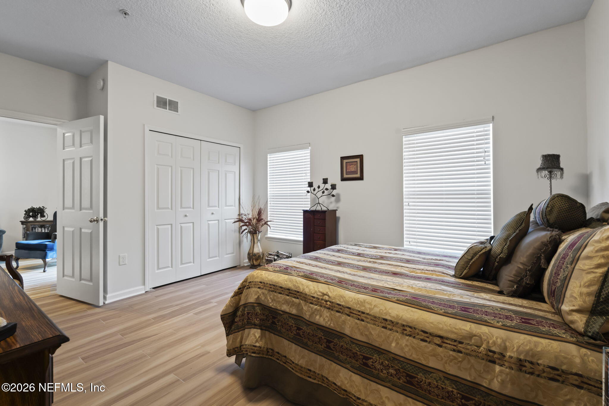 8218 GREEN PARROT Road 105