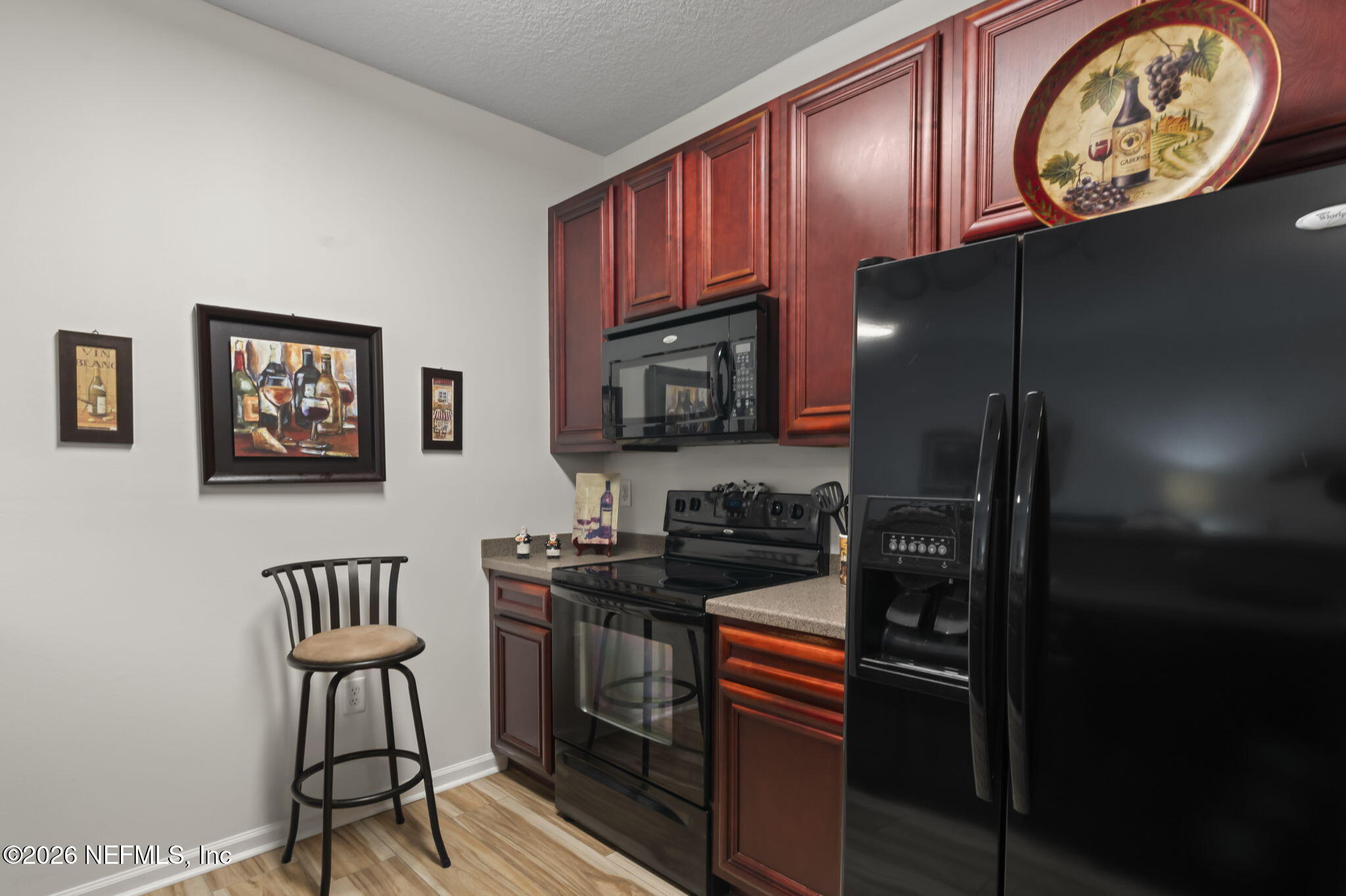 8218 GREEN PARROT Road 105