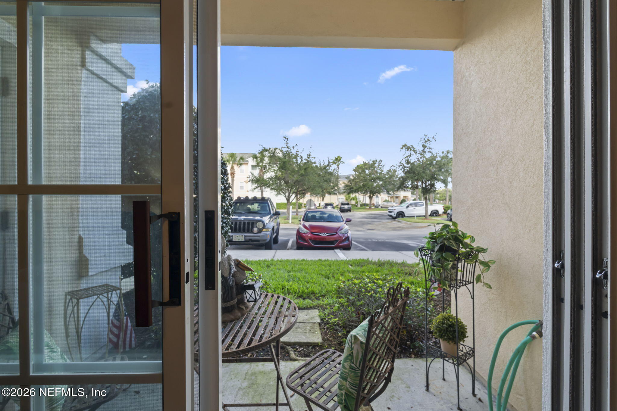 8218 GREEN PARROT Road 105