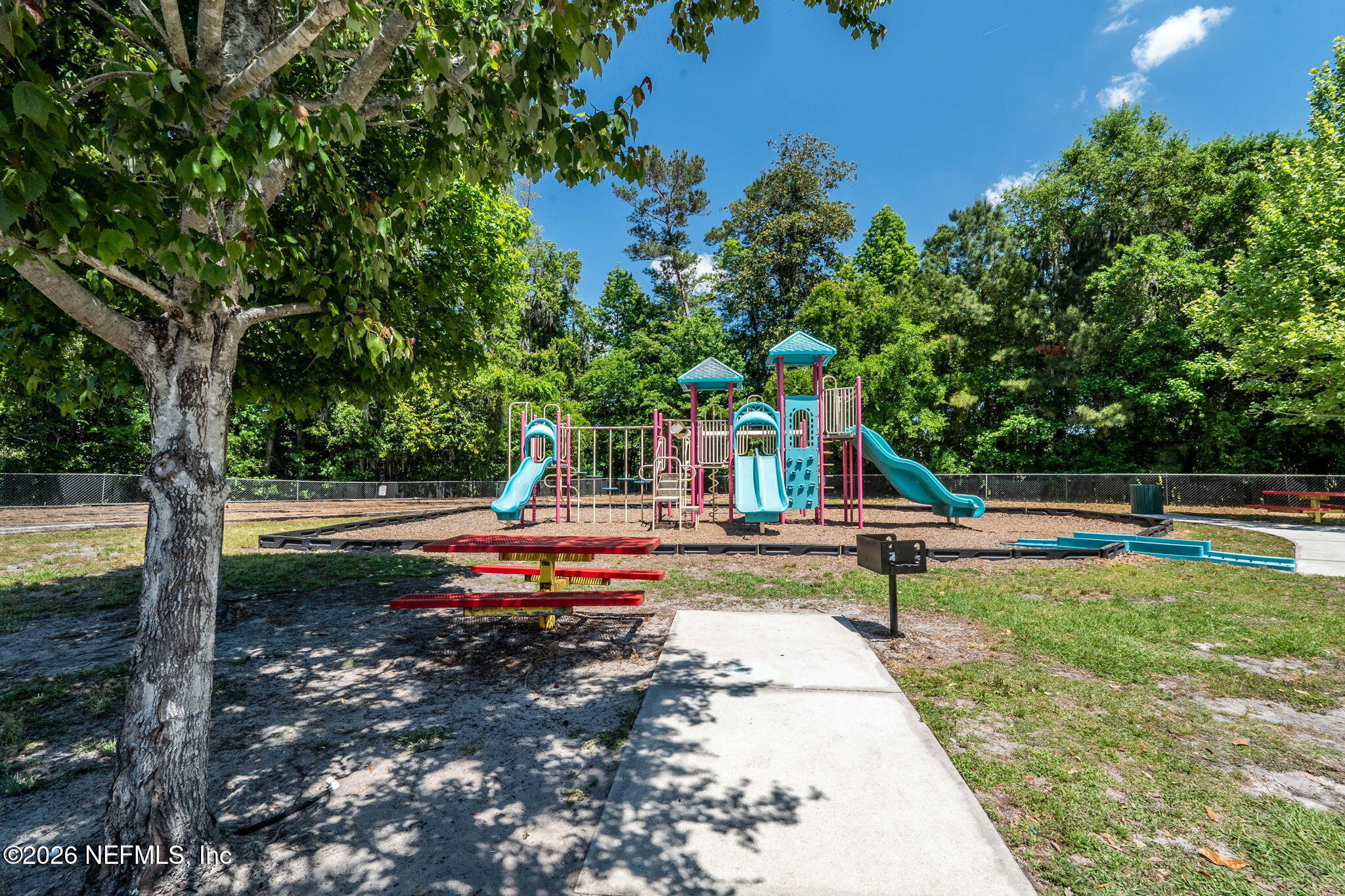 8218 GREEN PARROT Road 105