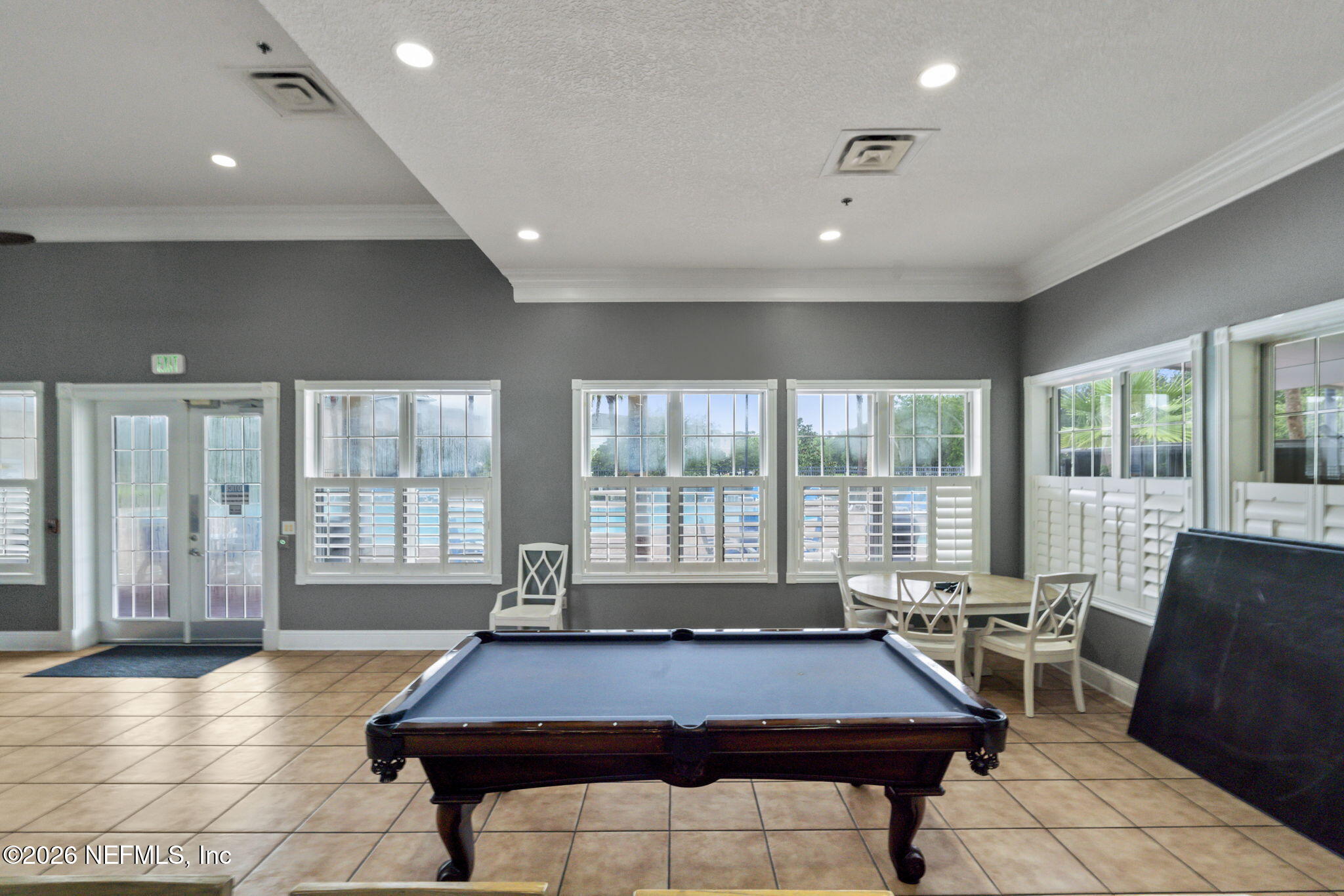 8218 GREEN PARROT Road 105