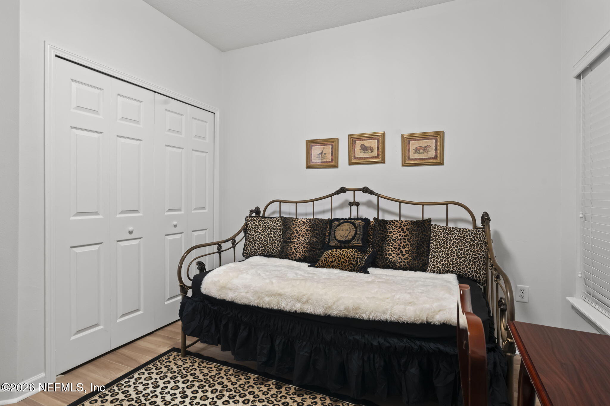 8218 GREEN PARROT Road 105