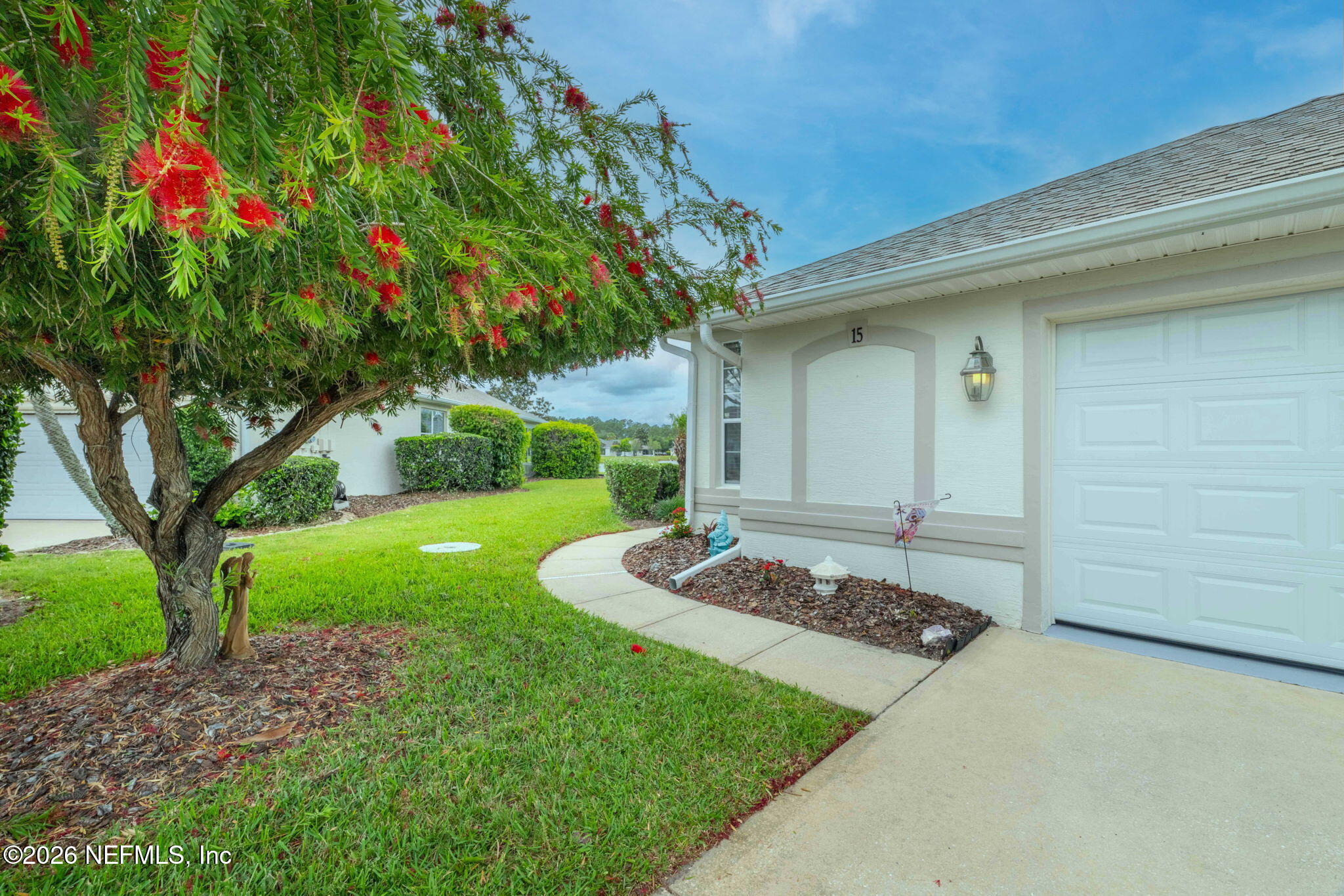 15 ROYALE Lane
