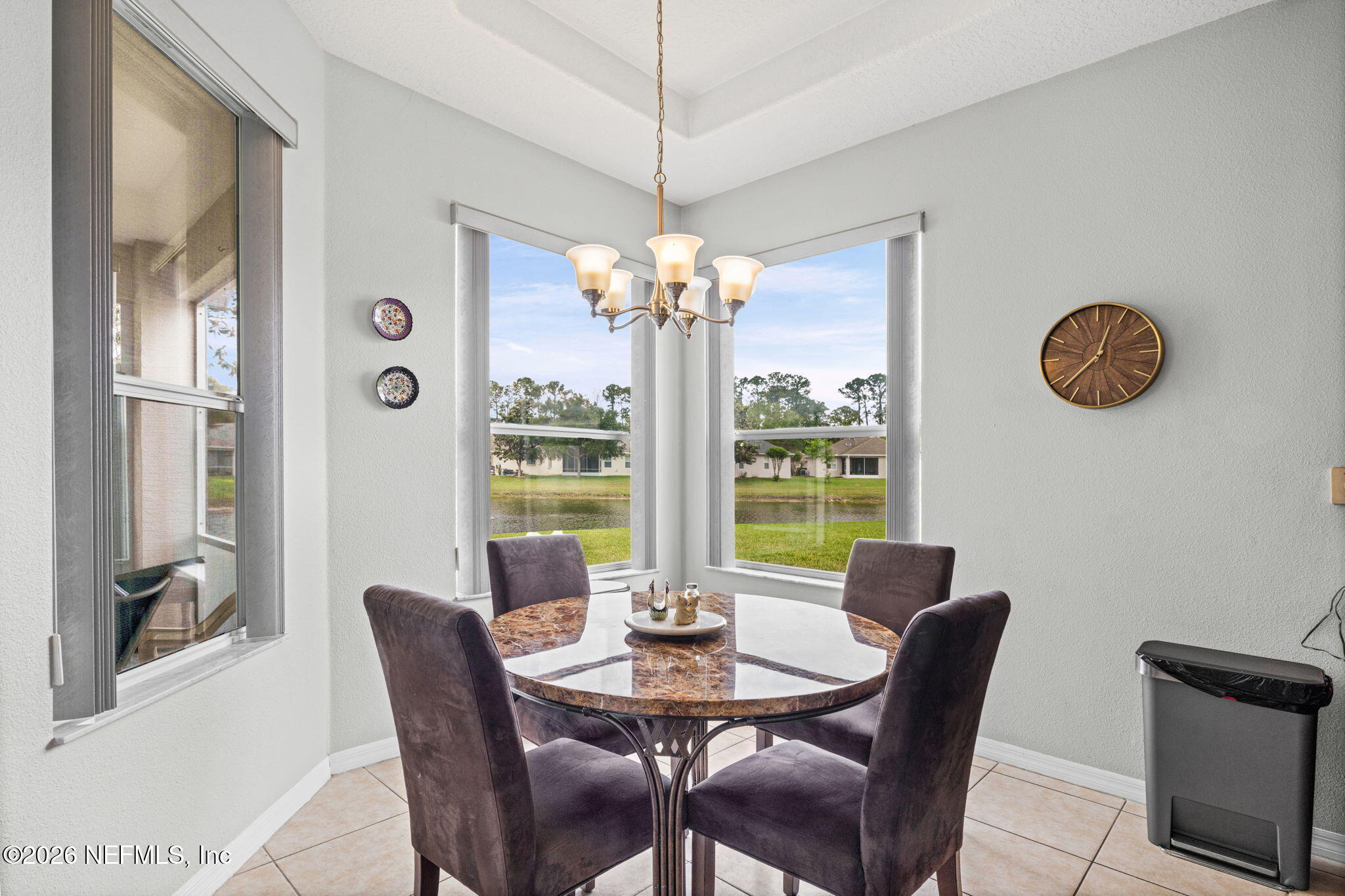 15 ROYALE Lane