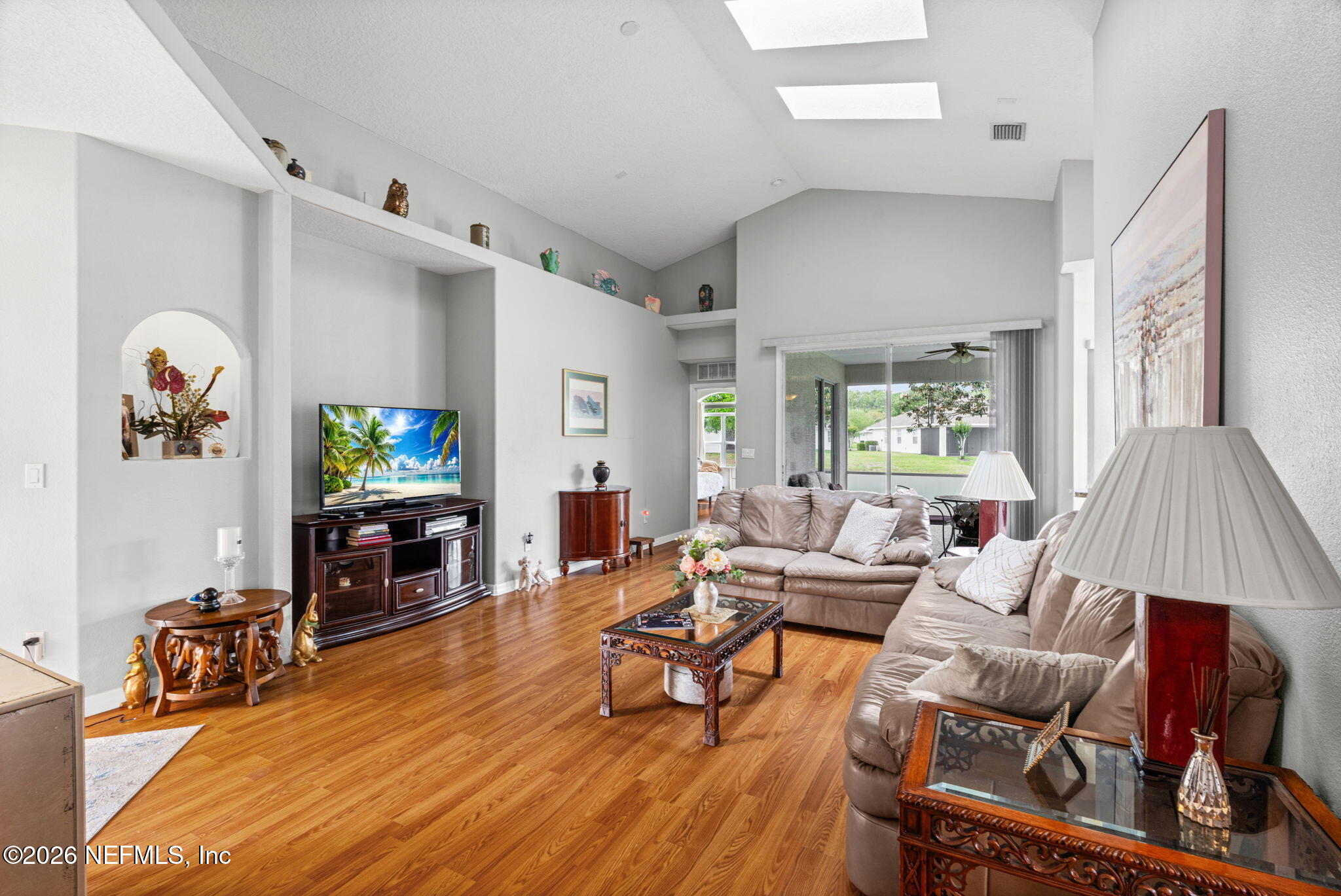 15 ROYALE Lane