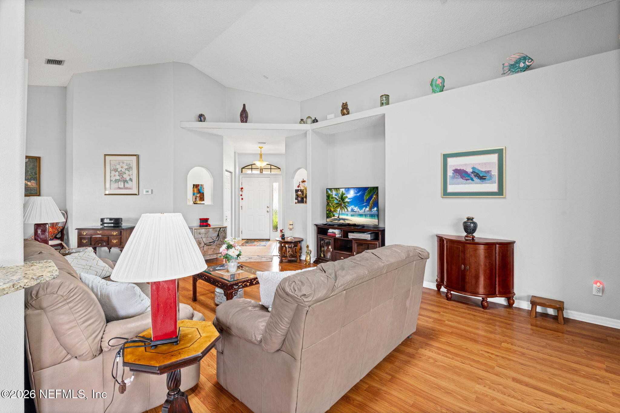 15 ROYALE Lane
