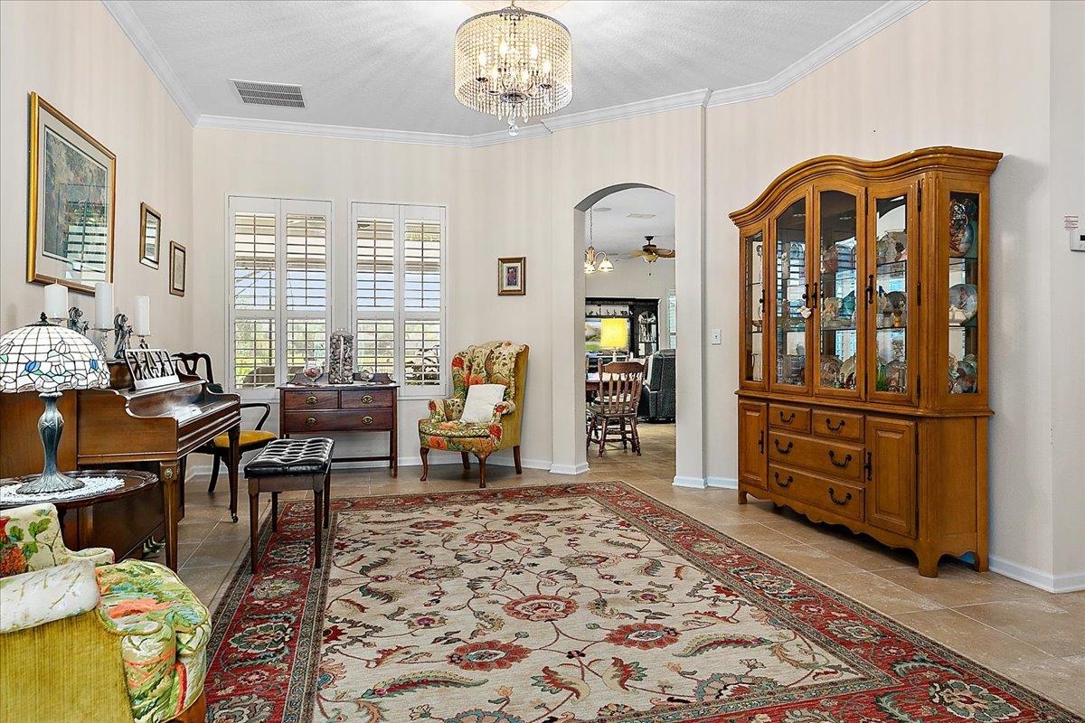 253 Parkwood Cir