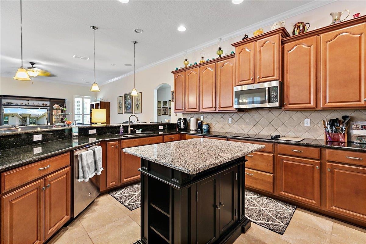 253 Parkwood Cir