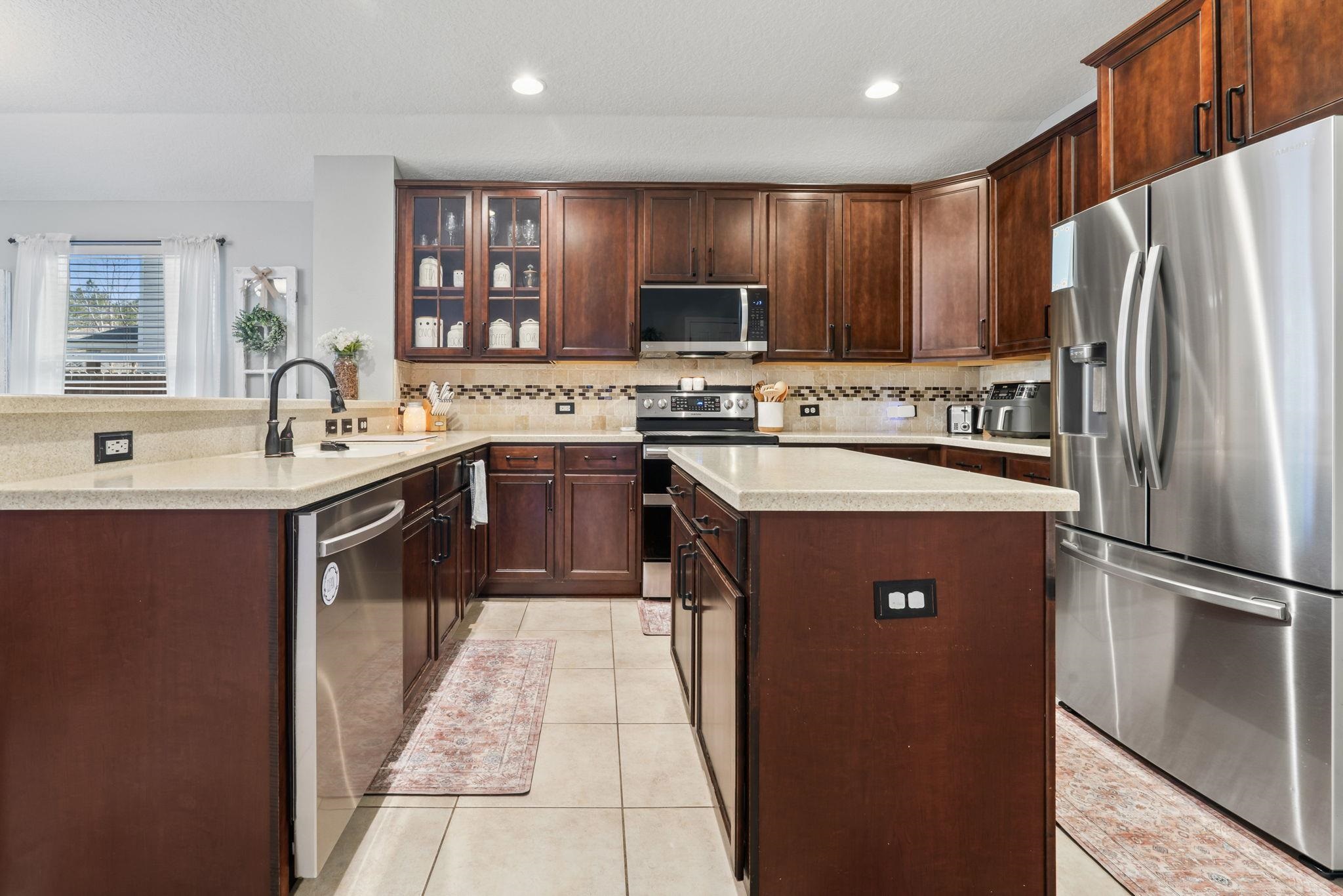 467 W New England Dr