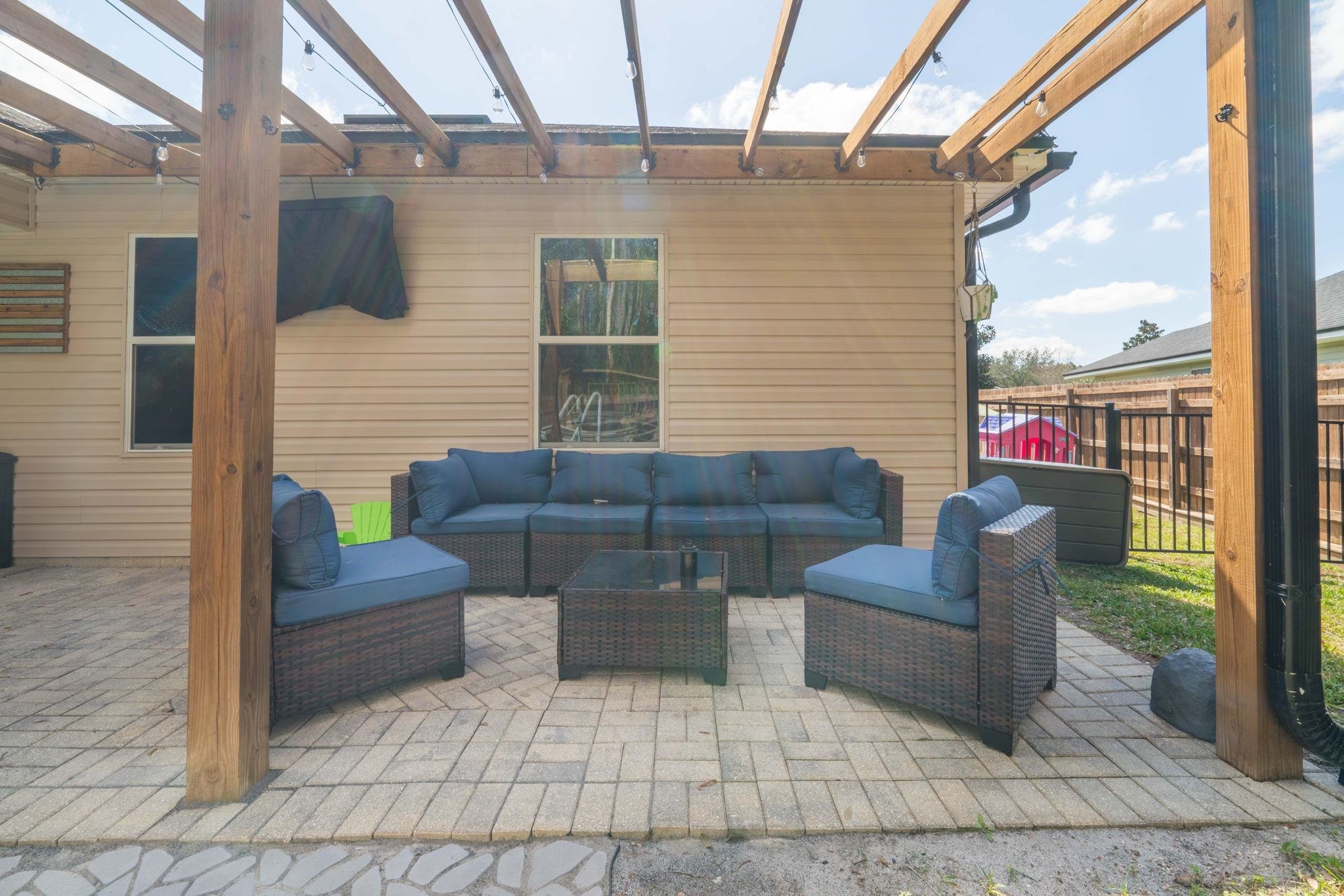 467 W New England Dr