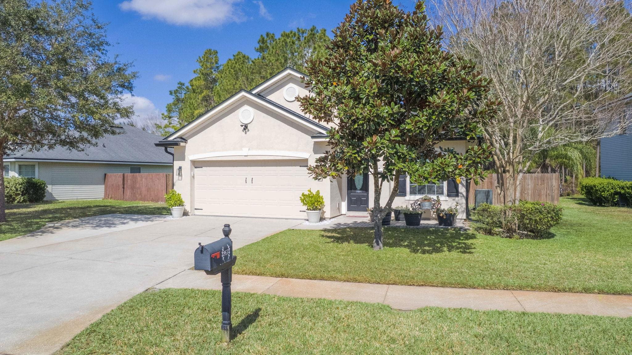 467 W New England Dr