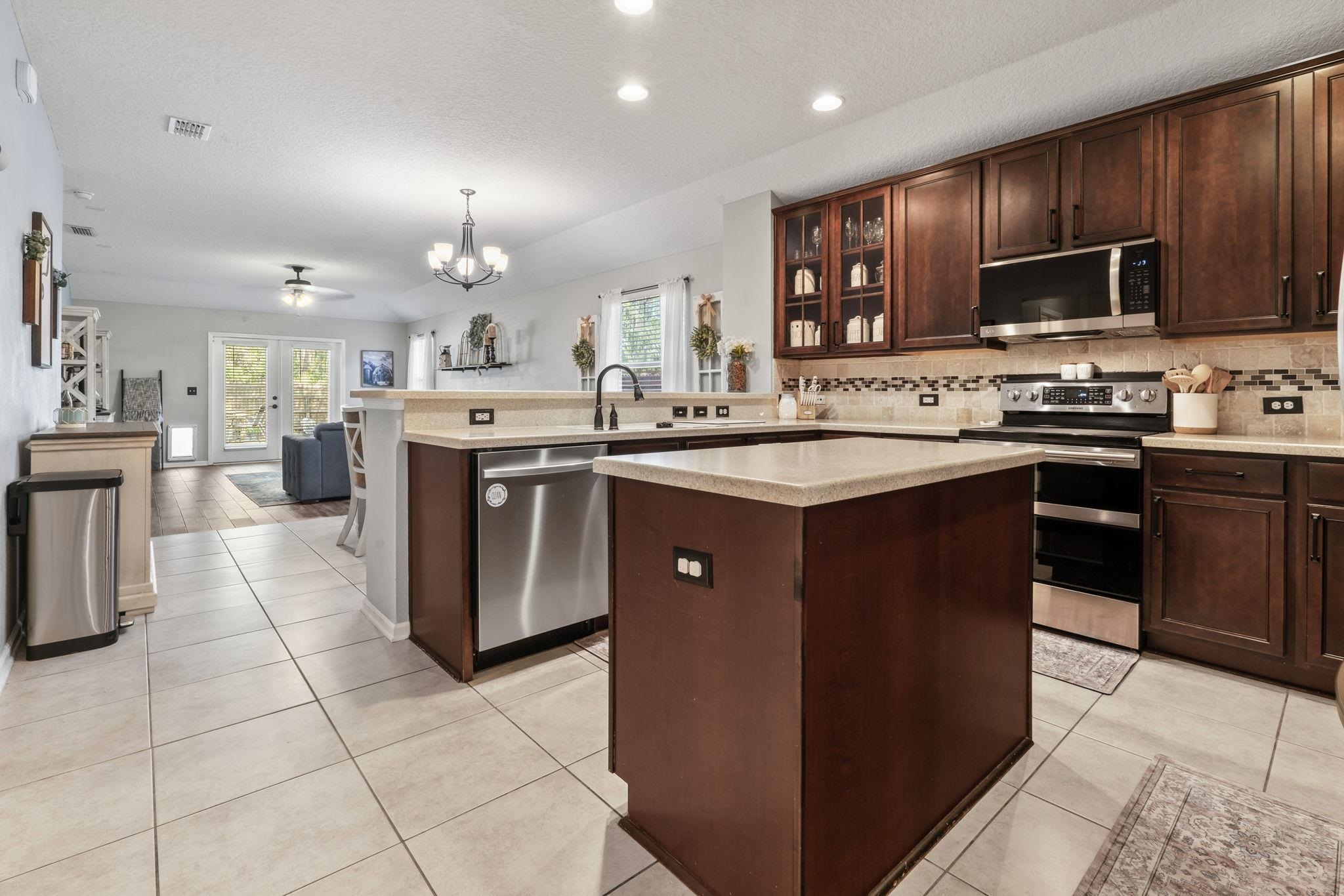 467 W New England Dr